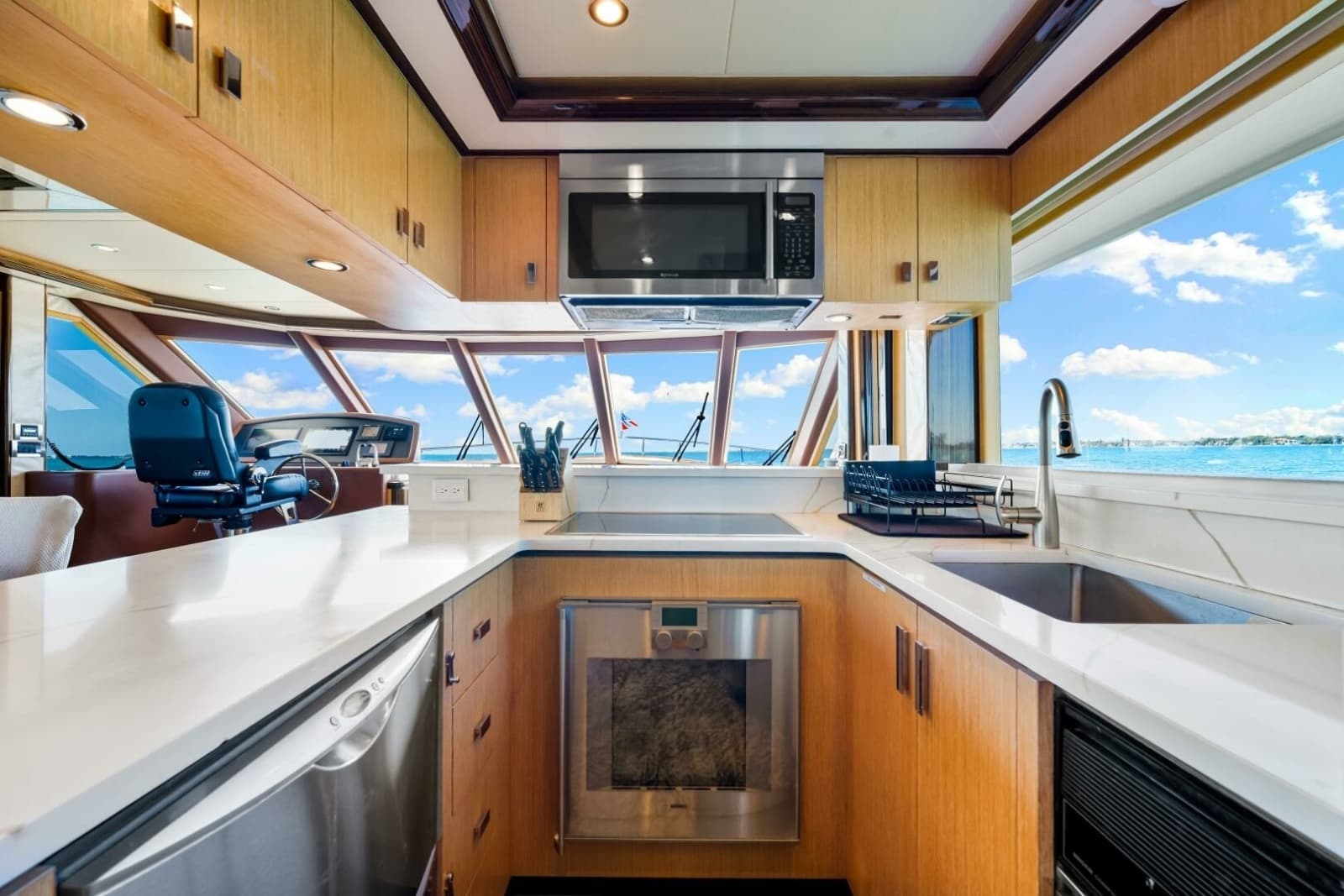 2010 Ocean Alexander 83 Motor Yacht - Photo 19