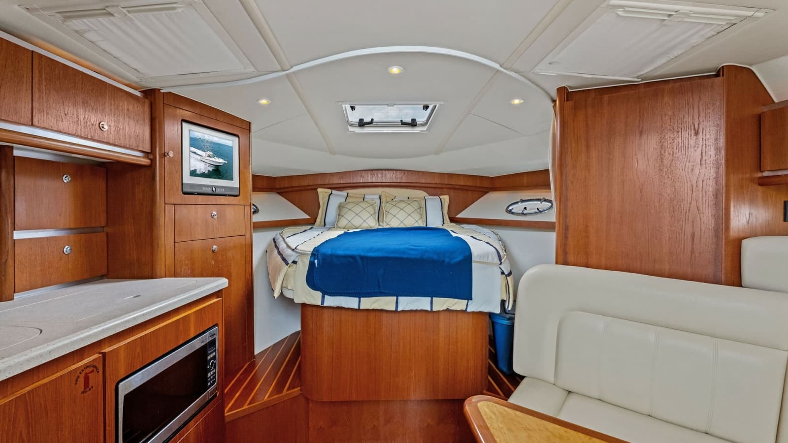 2007 Tiara Yachts 32 Open - Photo 10