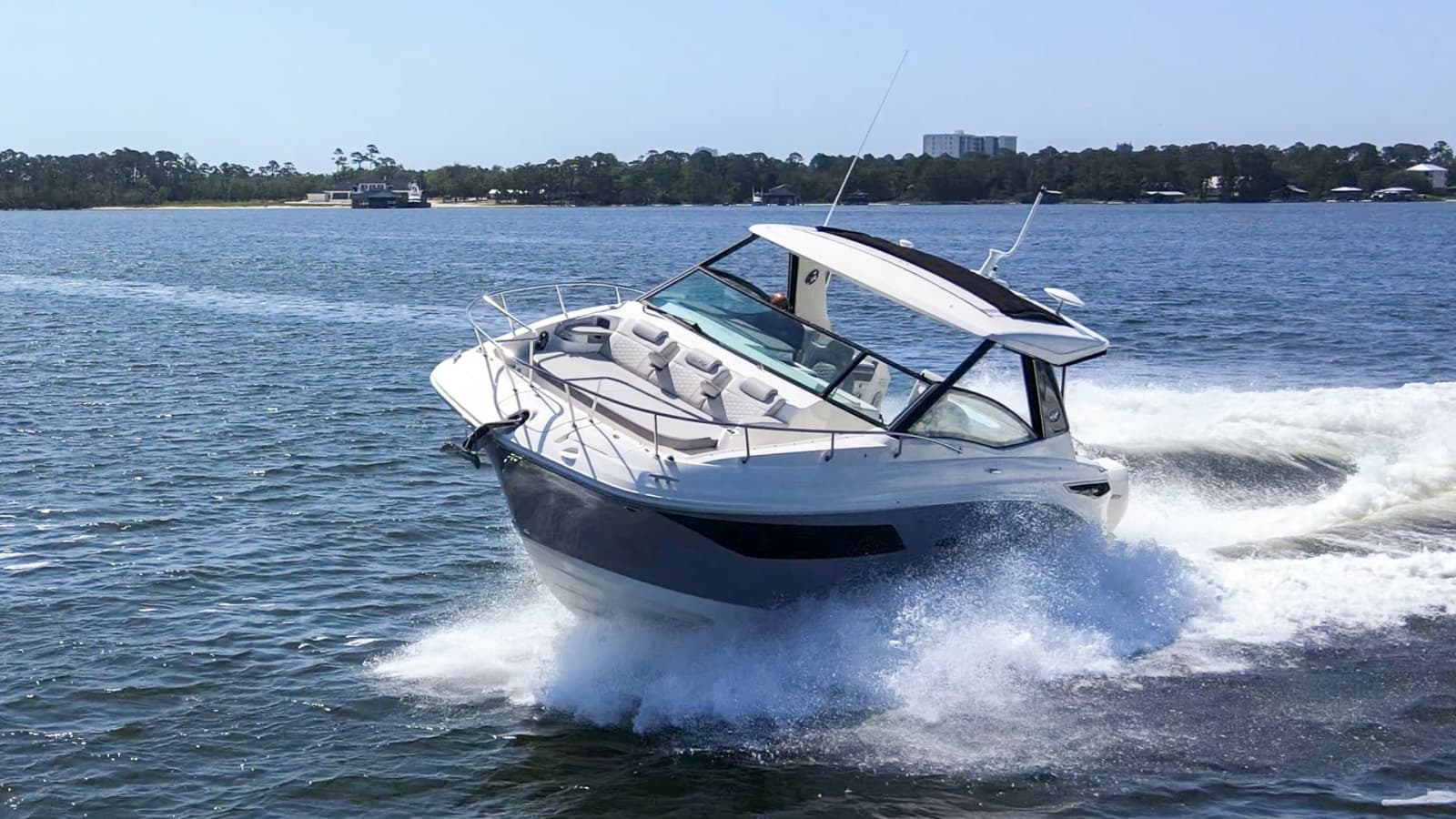 2022 Sea Ray 320 Sundancer OB - Photo 53
