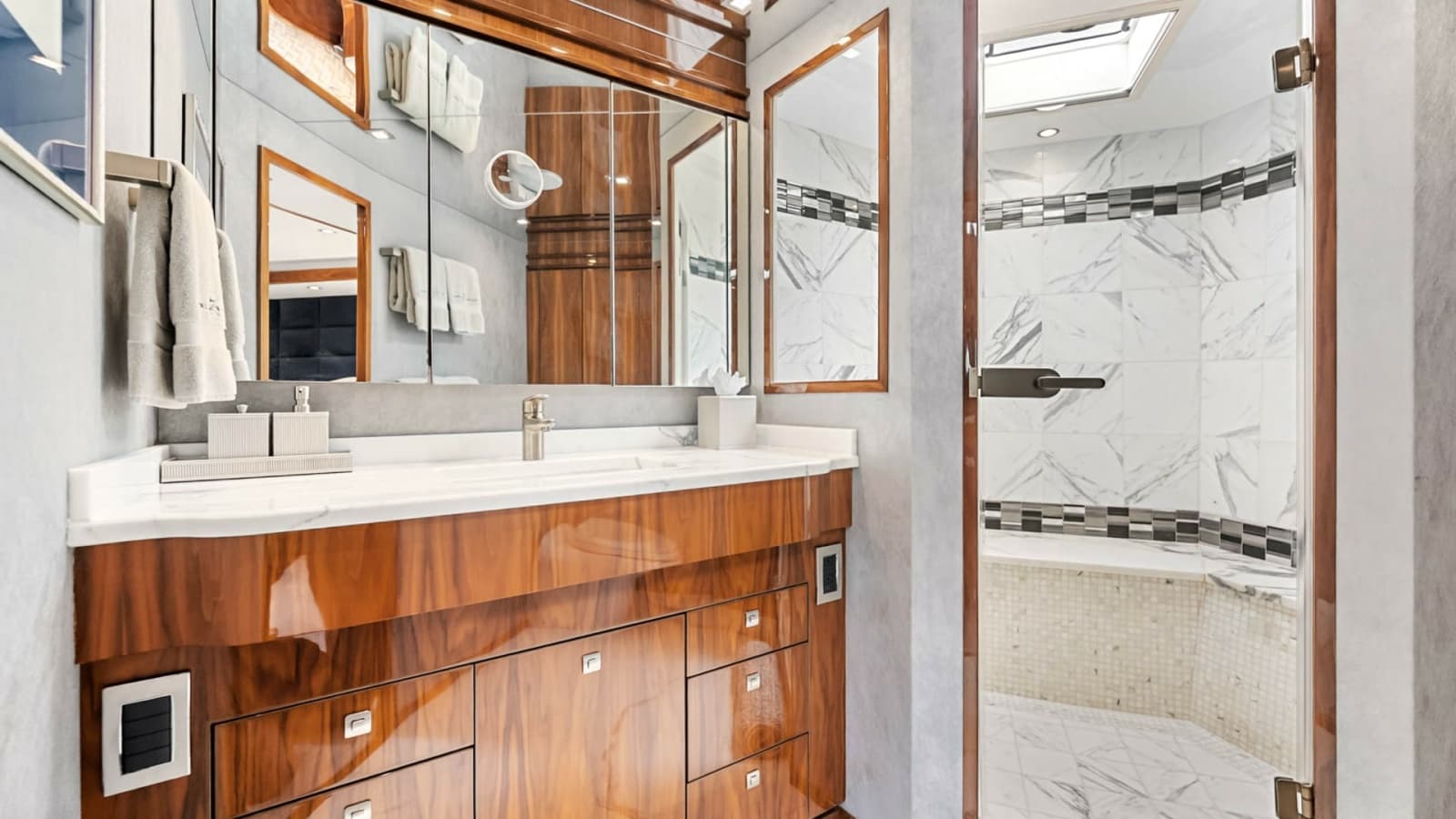 2017 Viking 92 Enclosed Bridge - Photo 48
