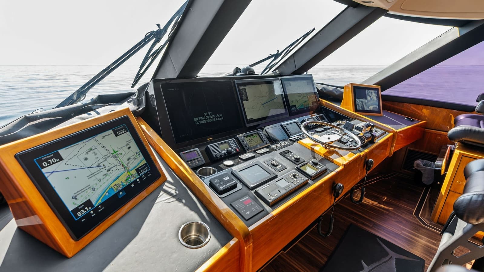 2017 Viking 80 Convertible - Photo 40
