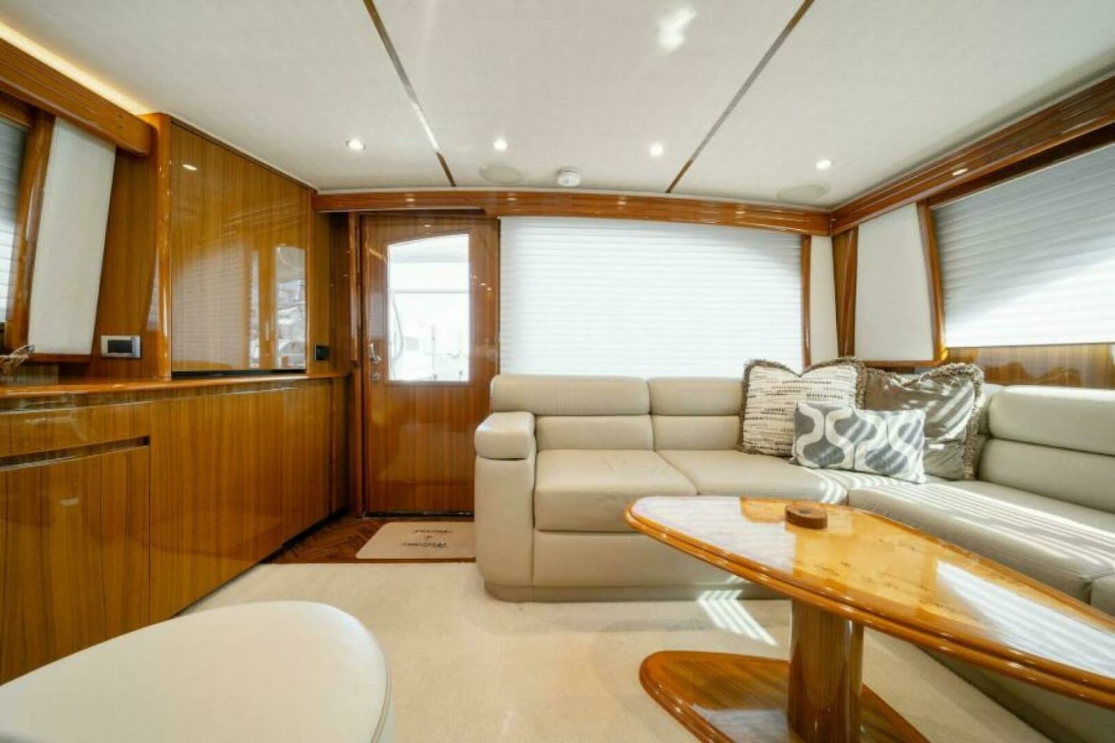 2016 Viking 55 Convertible - Photo 9