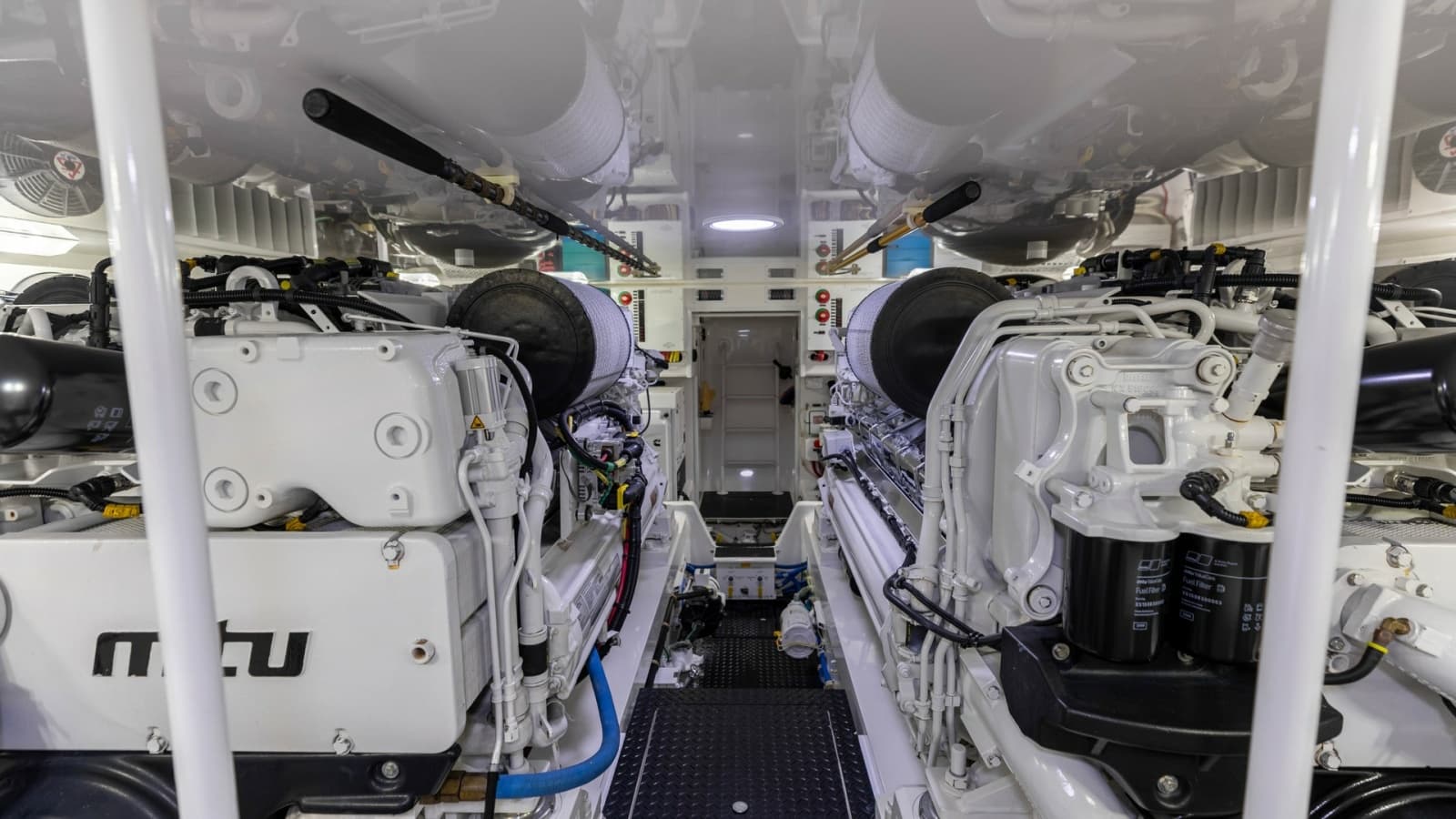 2020 Viking 62 Convertible - Photo 42