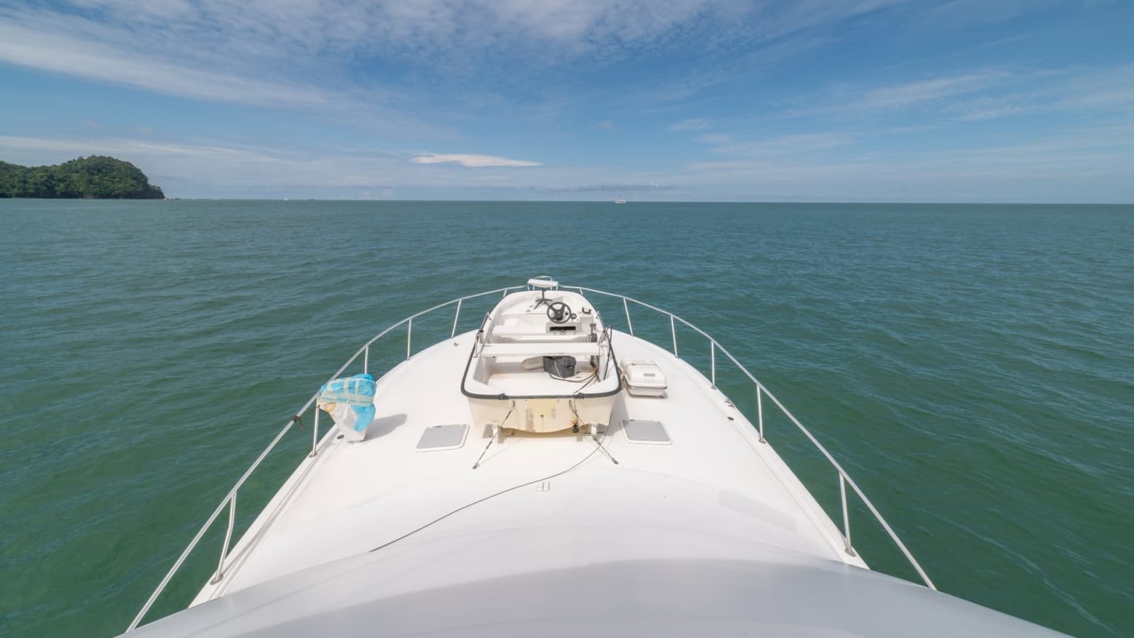 2002 Viking 61 Convertible - Photo 63