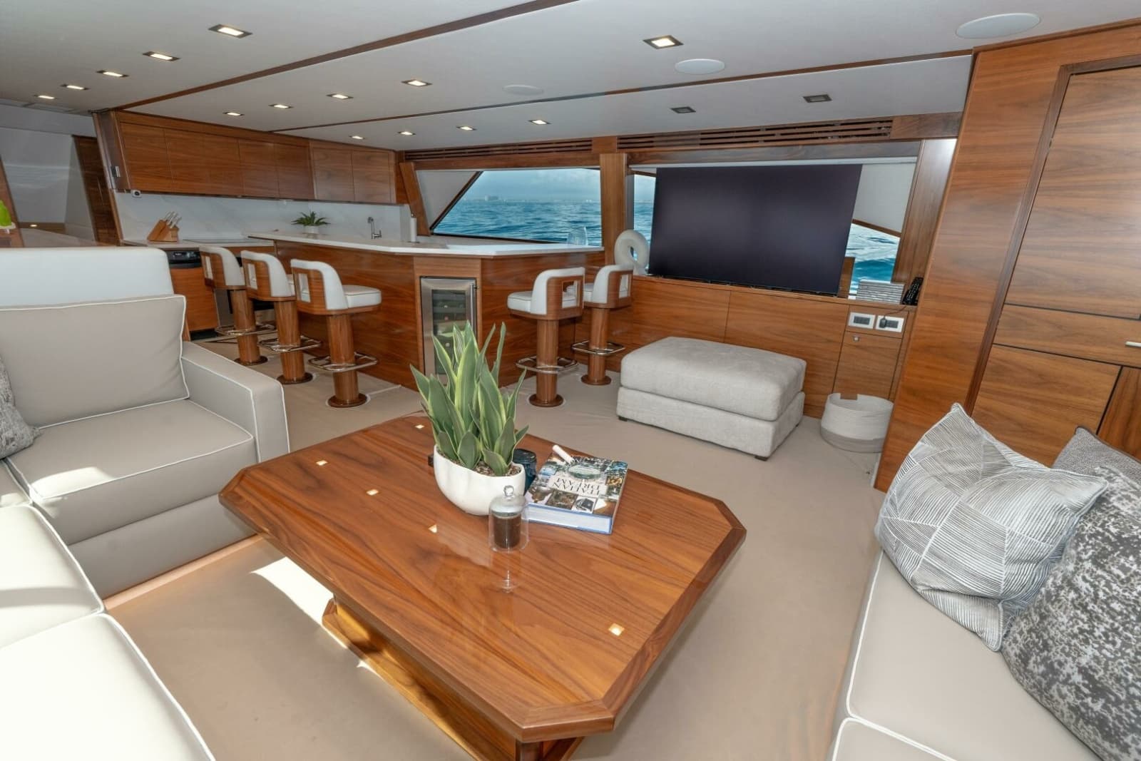 2025 Viking 90C - Photo 28