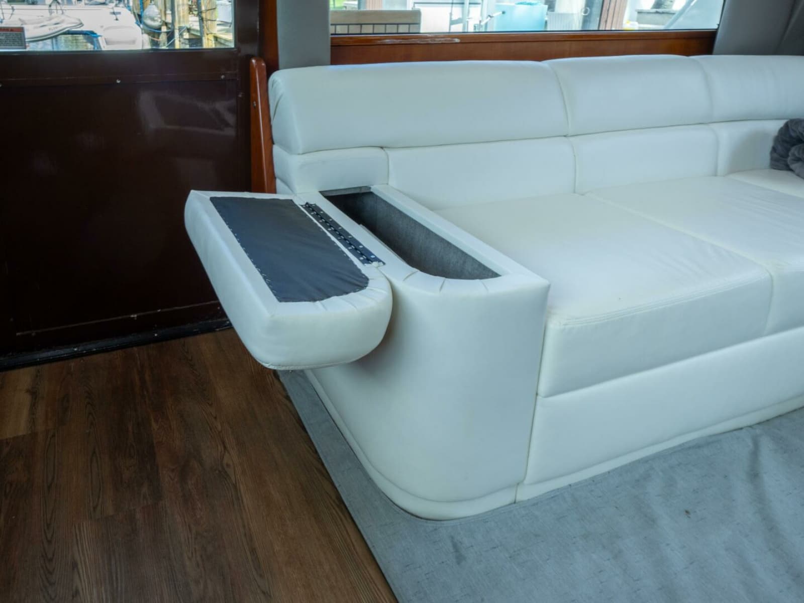 1998 Viking 58 Convertible - Photo 16
