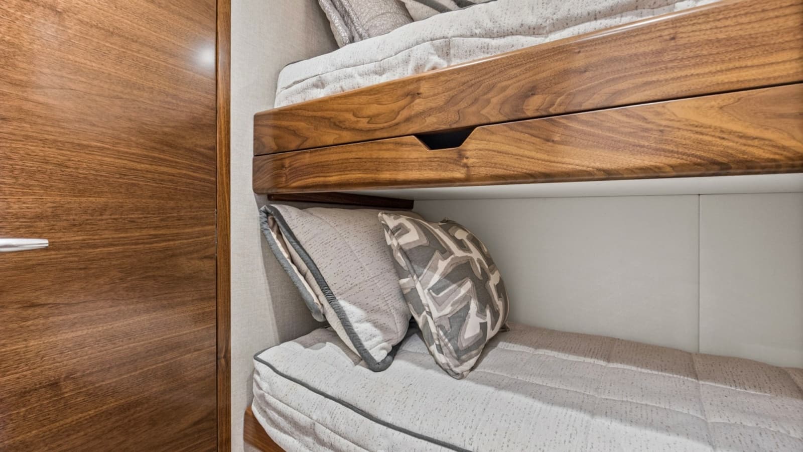 2024 Viking 54 Convertible - Photo 20