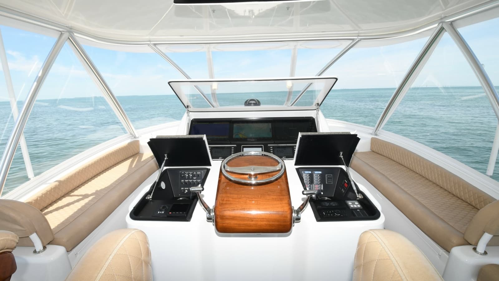 2019 Viking 58 Convertible - Photo 2