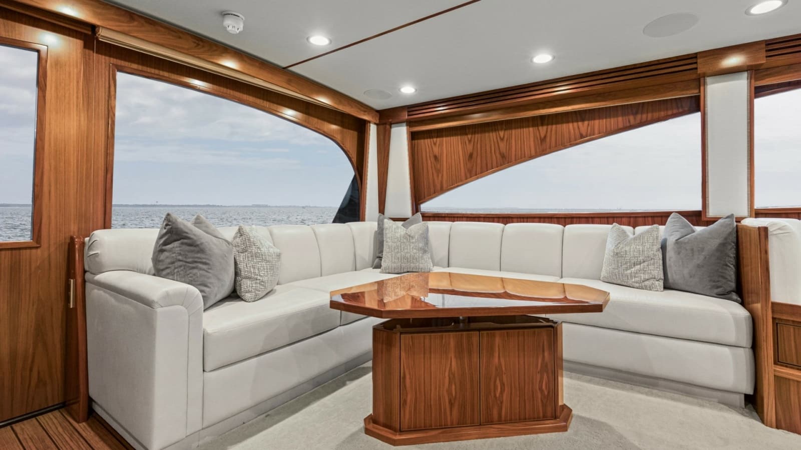 2020 Viking 68 Convertible - Photo 4