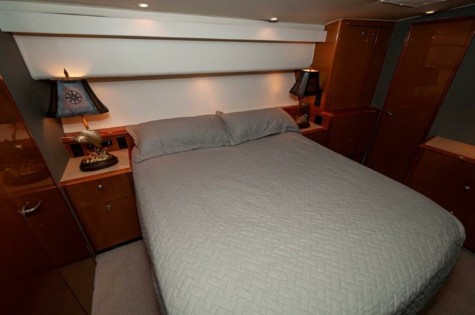 2001 Viking 61 Convertible - Photo 12