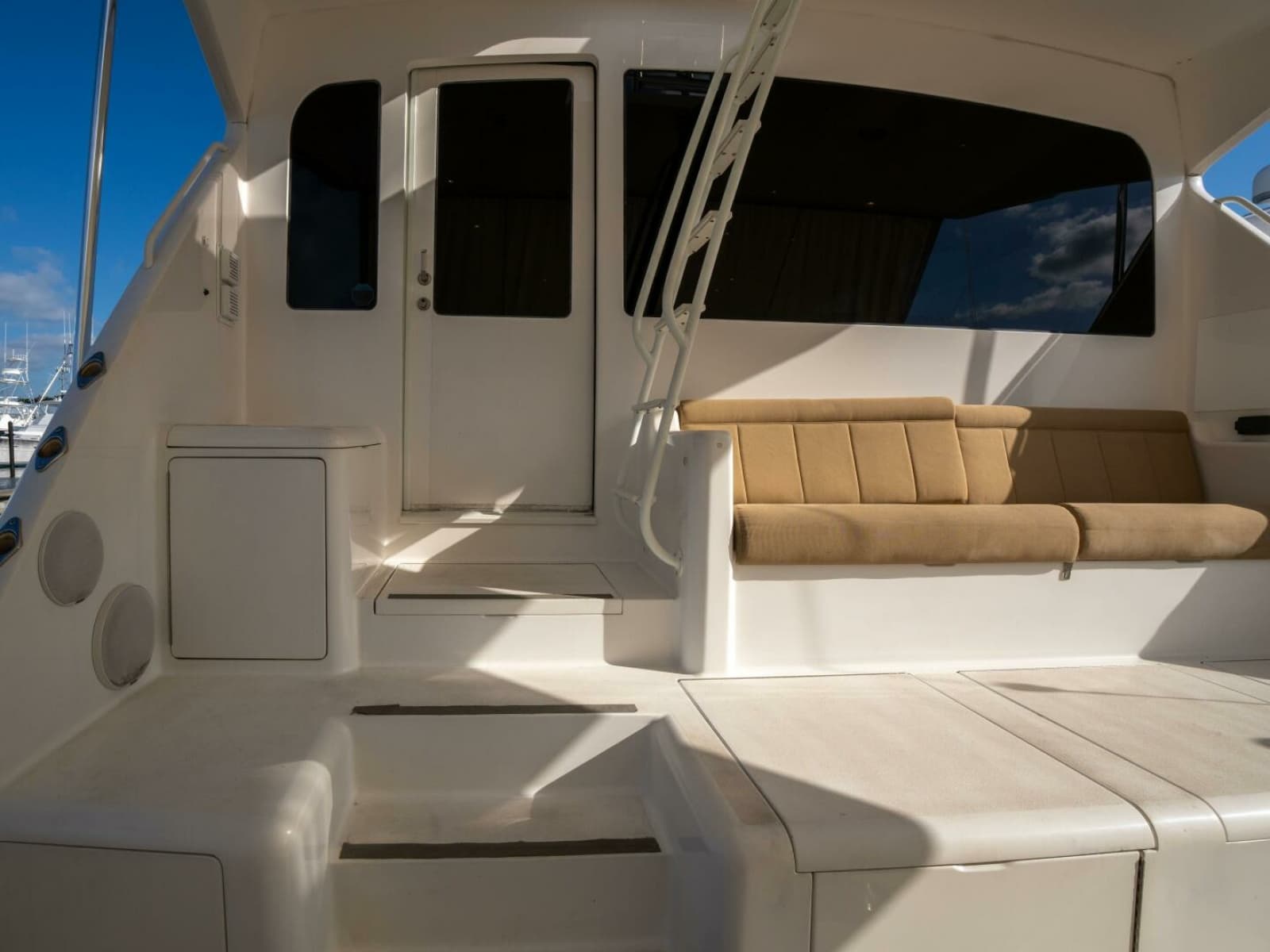 2005 Viking 74 Enclosed Bridge - Photo 6