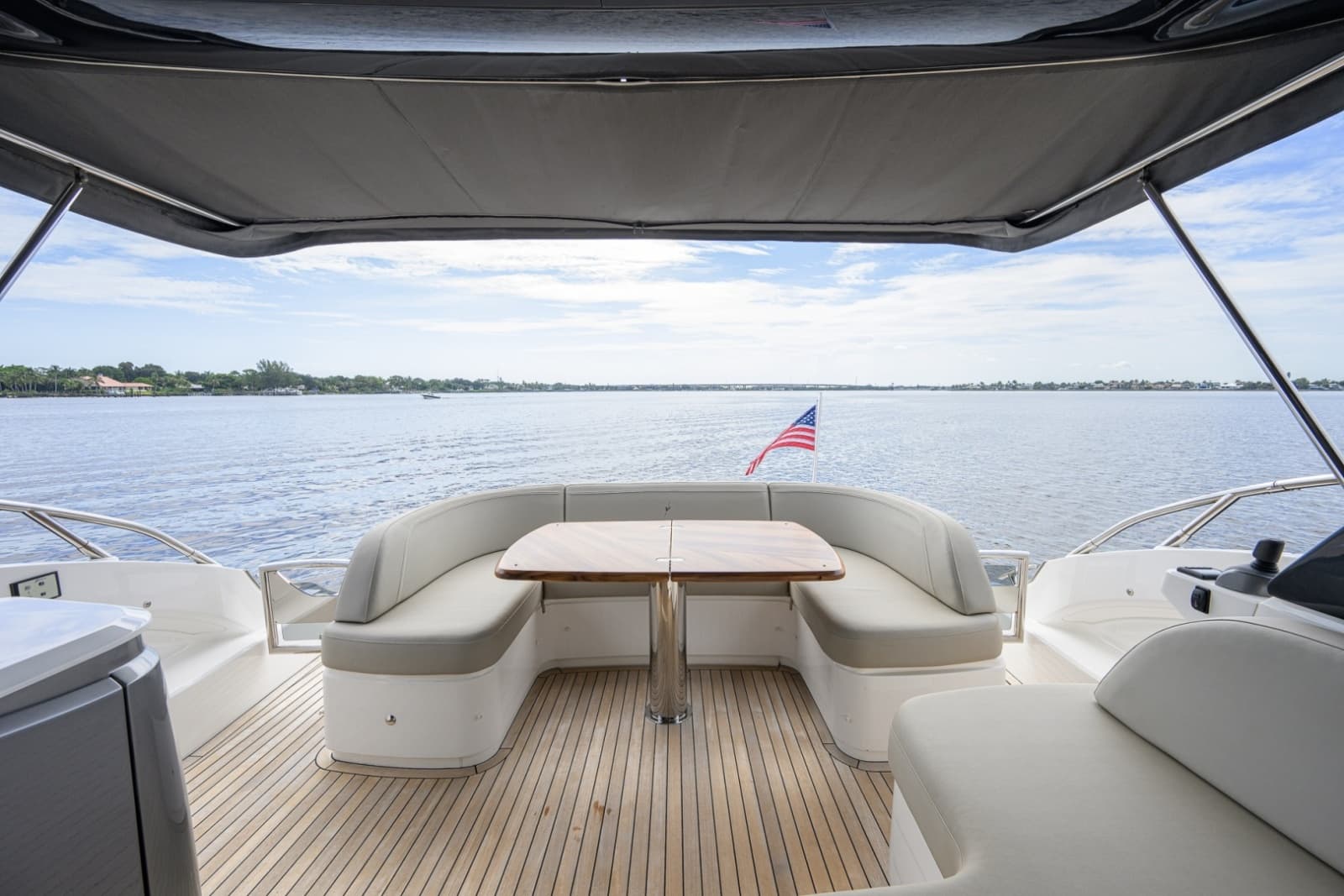 2024 Princess V50 - Photo 24