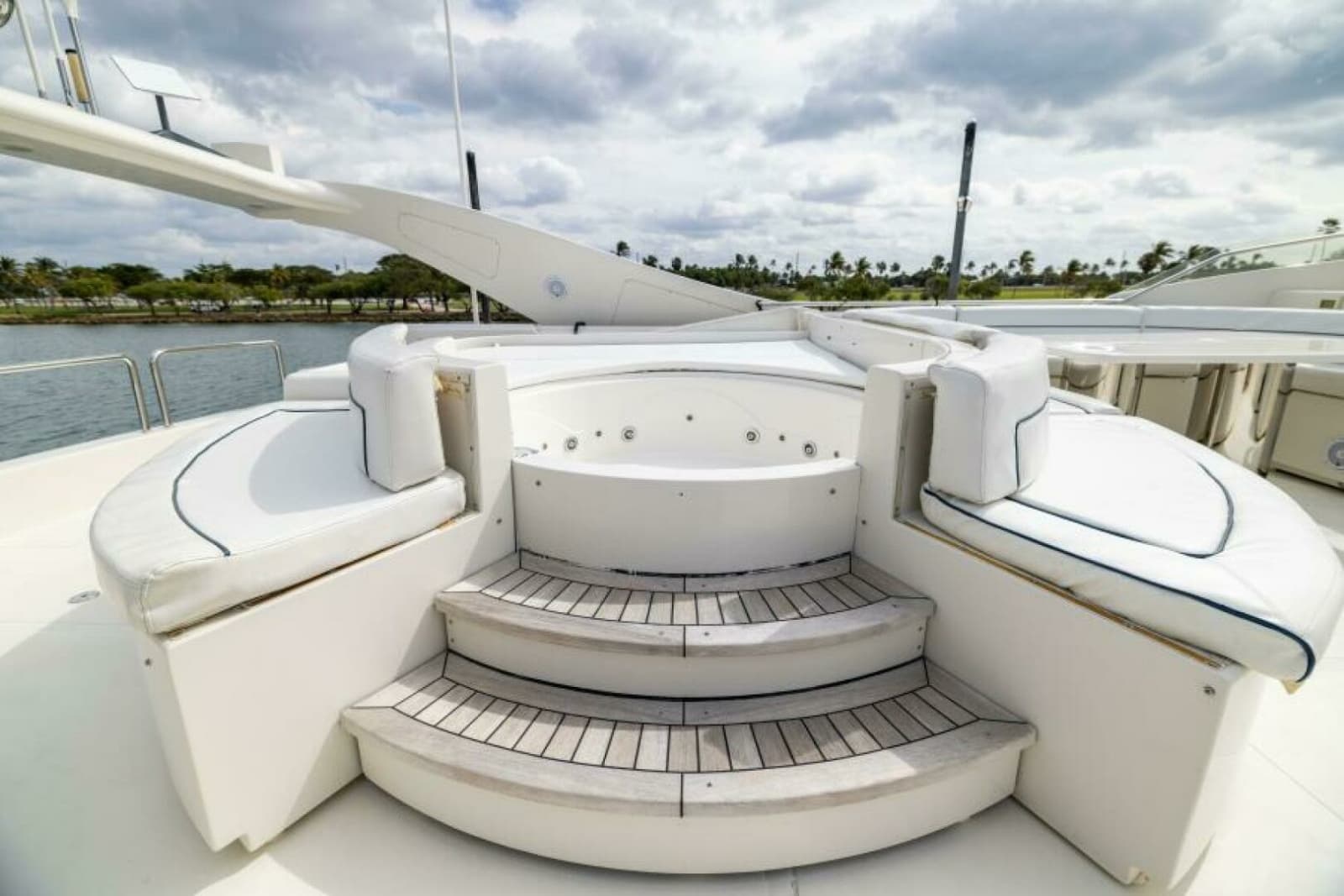2001 Ferretti Yachts 94 Raised Pilothouse - Photo 38