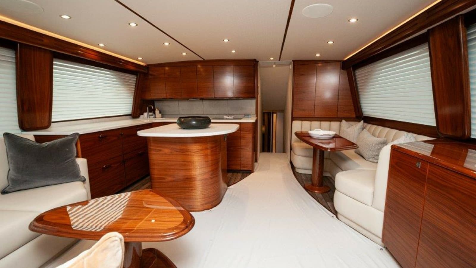 2025 Viking 58 Convertible - Photo 6