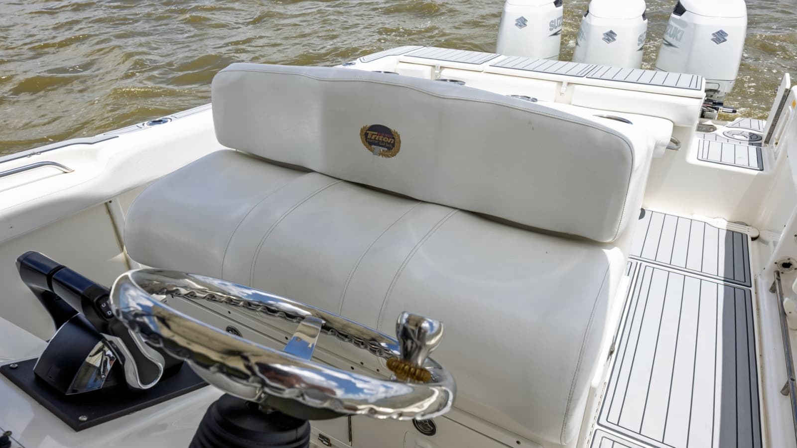 2005 Triton 351 Center Console - Photo 28