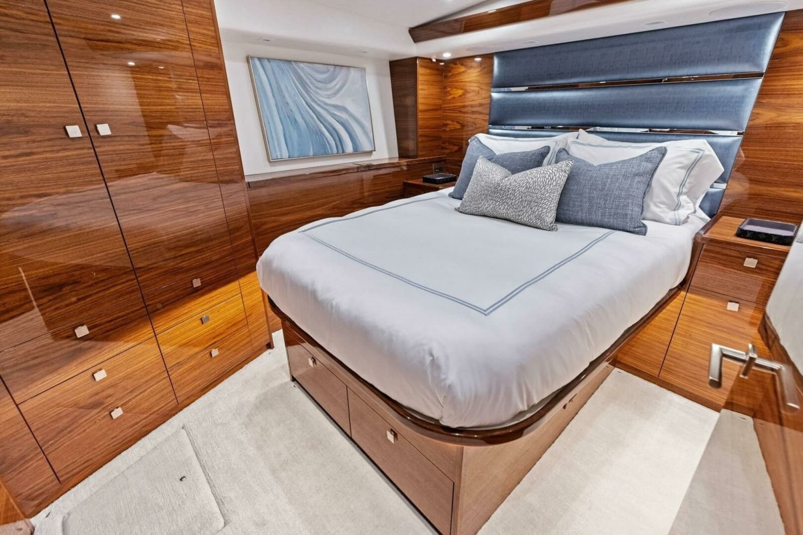 2026 Viking 82 Convertible - Photo 111