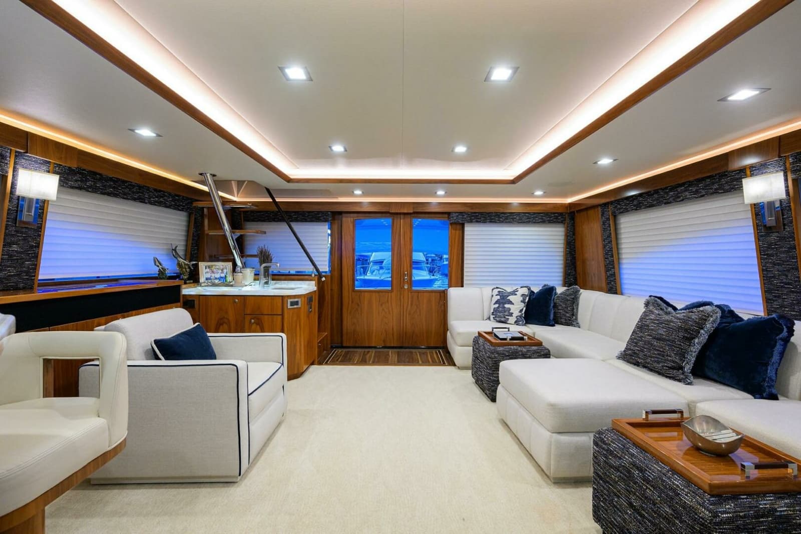 2020 Viking 92 Enclosed Bridge - Photo 4