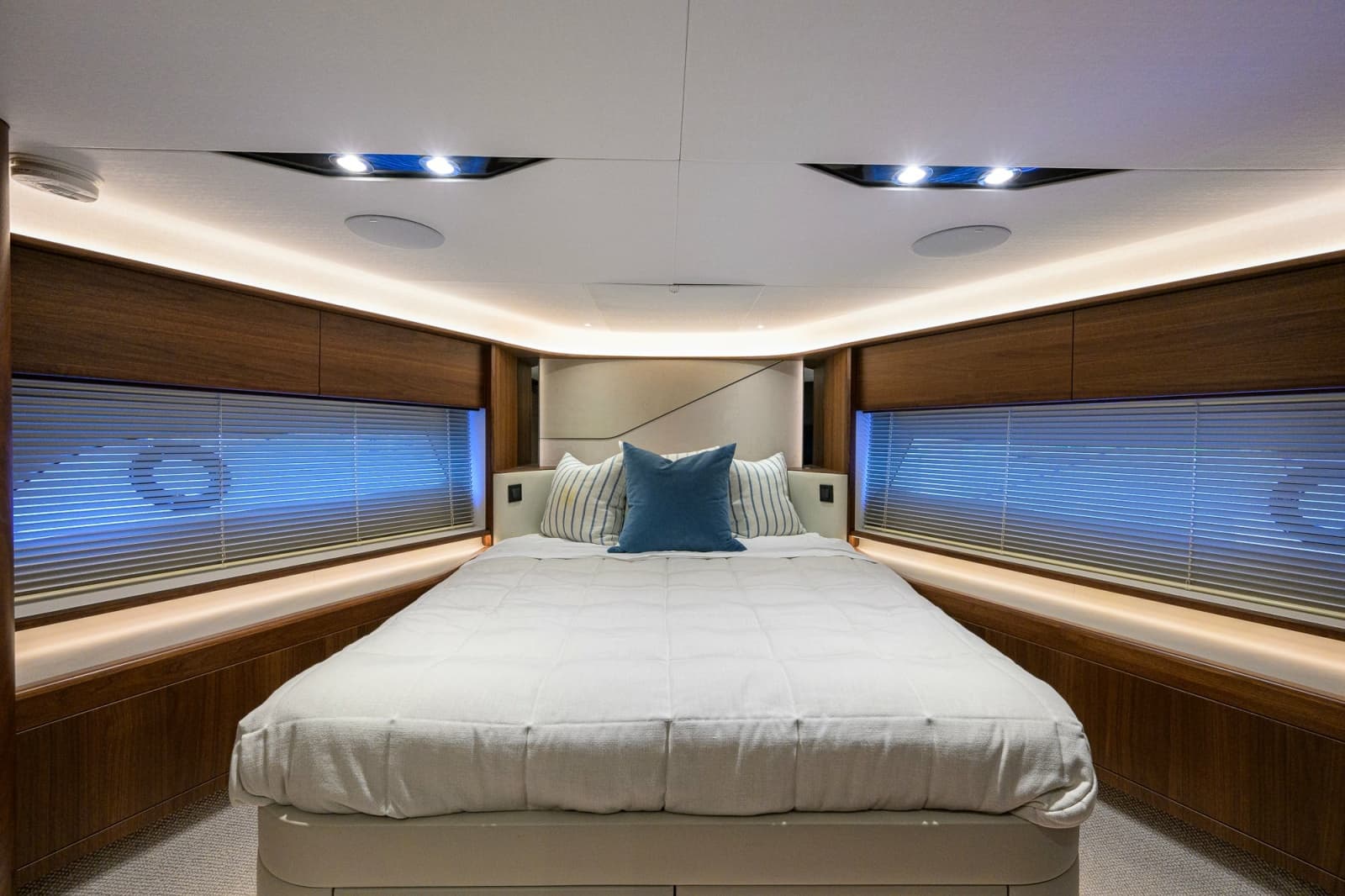 2022 Princess Y78 - Photo 16