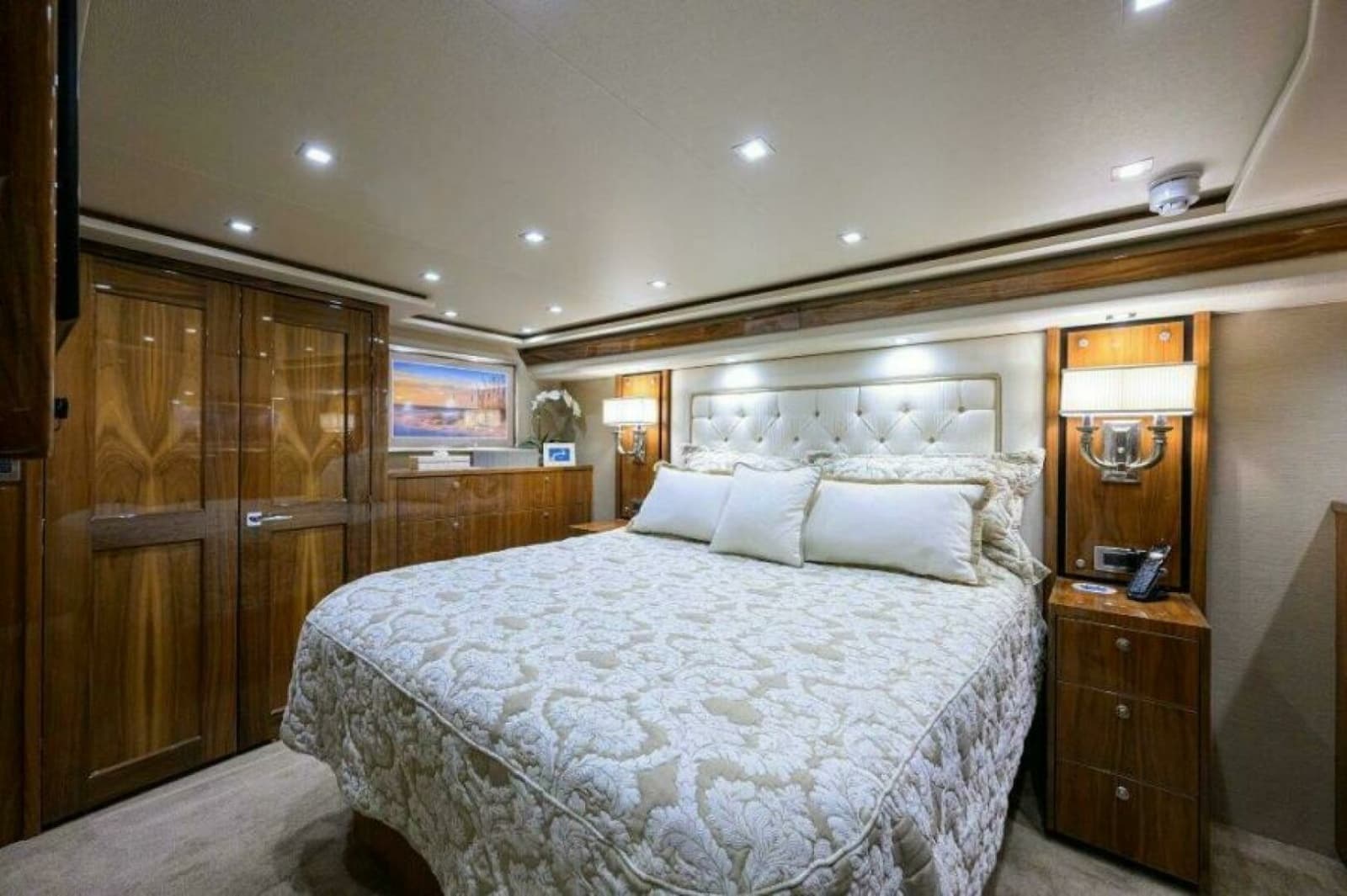 2020 Viking 72 Convertible - Photo 15