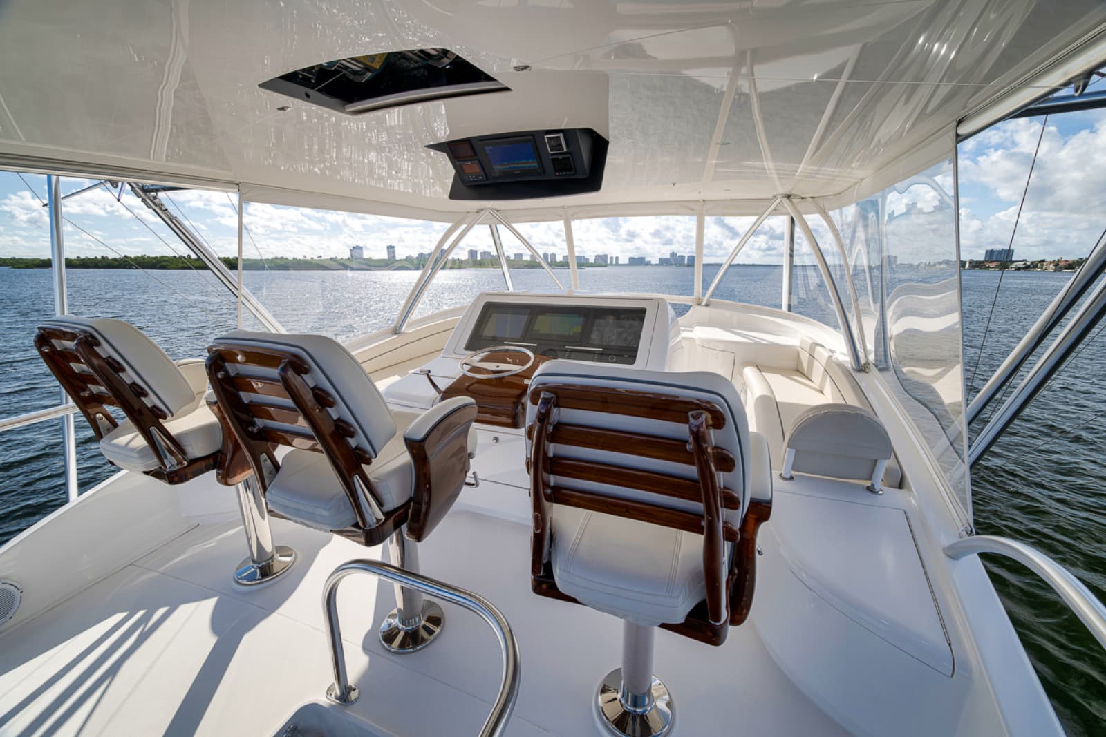 2020 Viking 68 Convertible - Photo 35