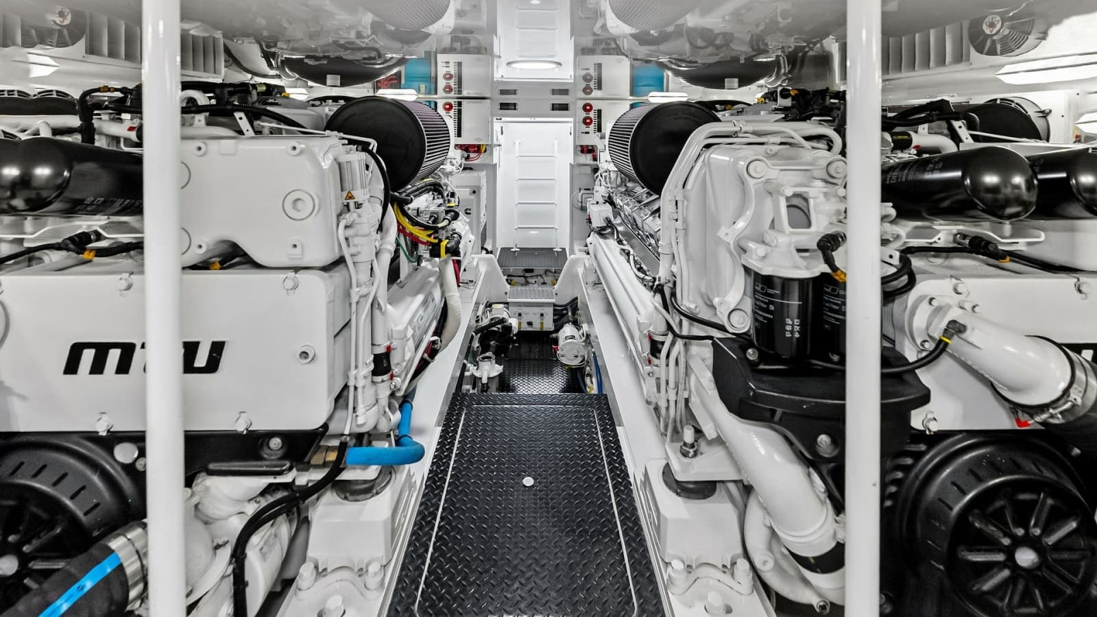 2018 Viking 62 Convertible - Photo 57