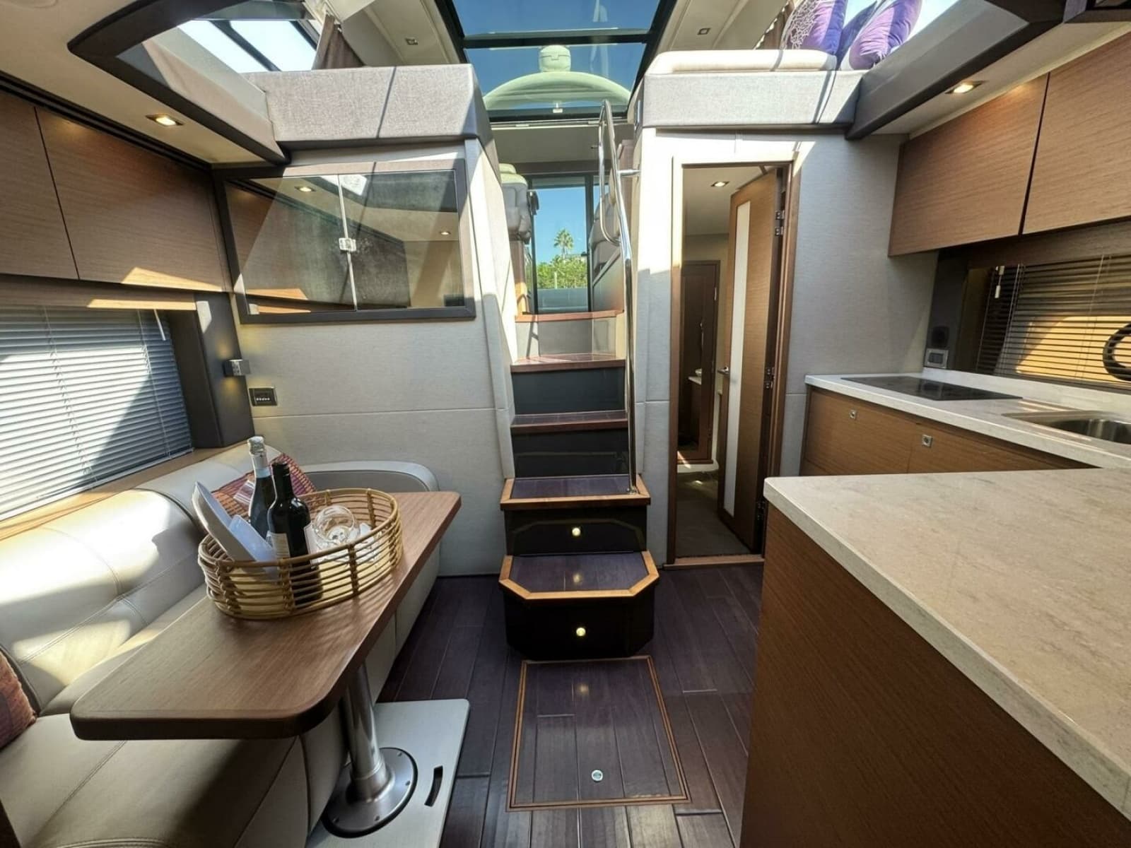 2016 Sea Ray 470 Sundancer - Photo 14