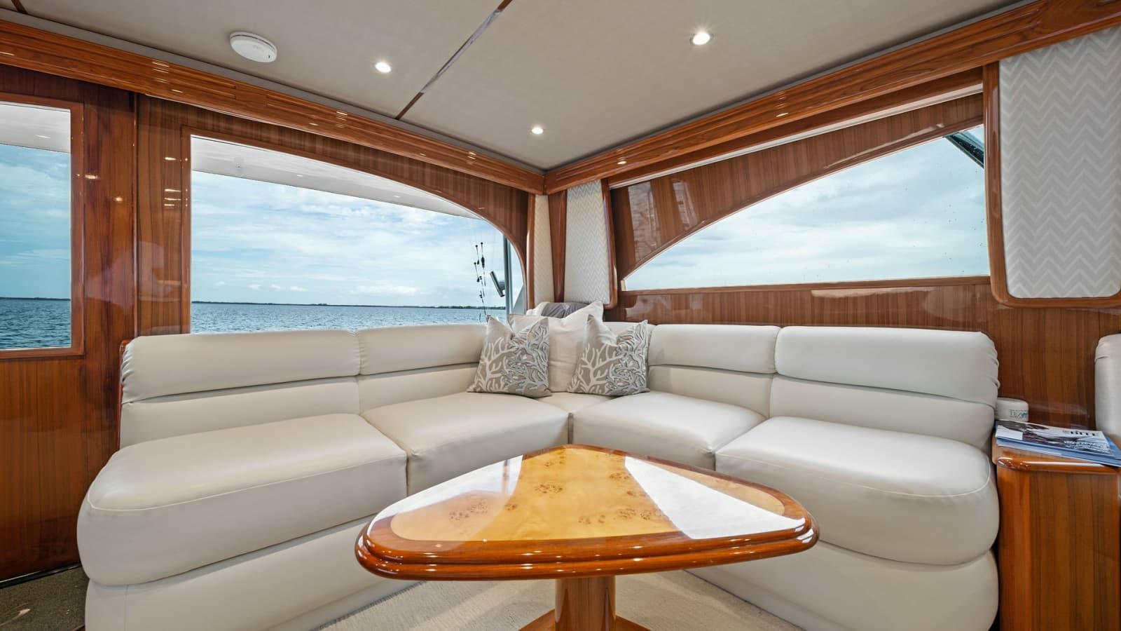 2015 Viking 55 Convertible - Photo 33
