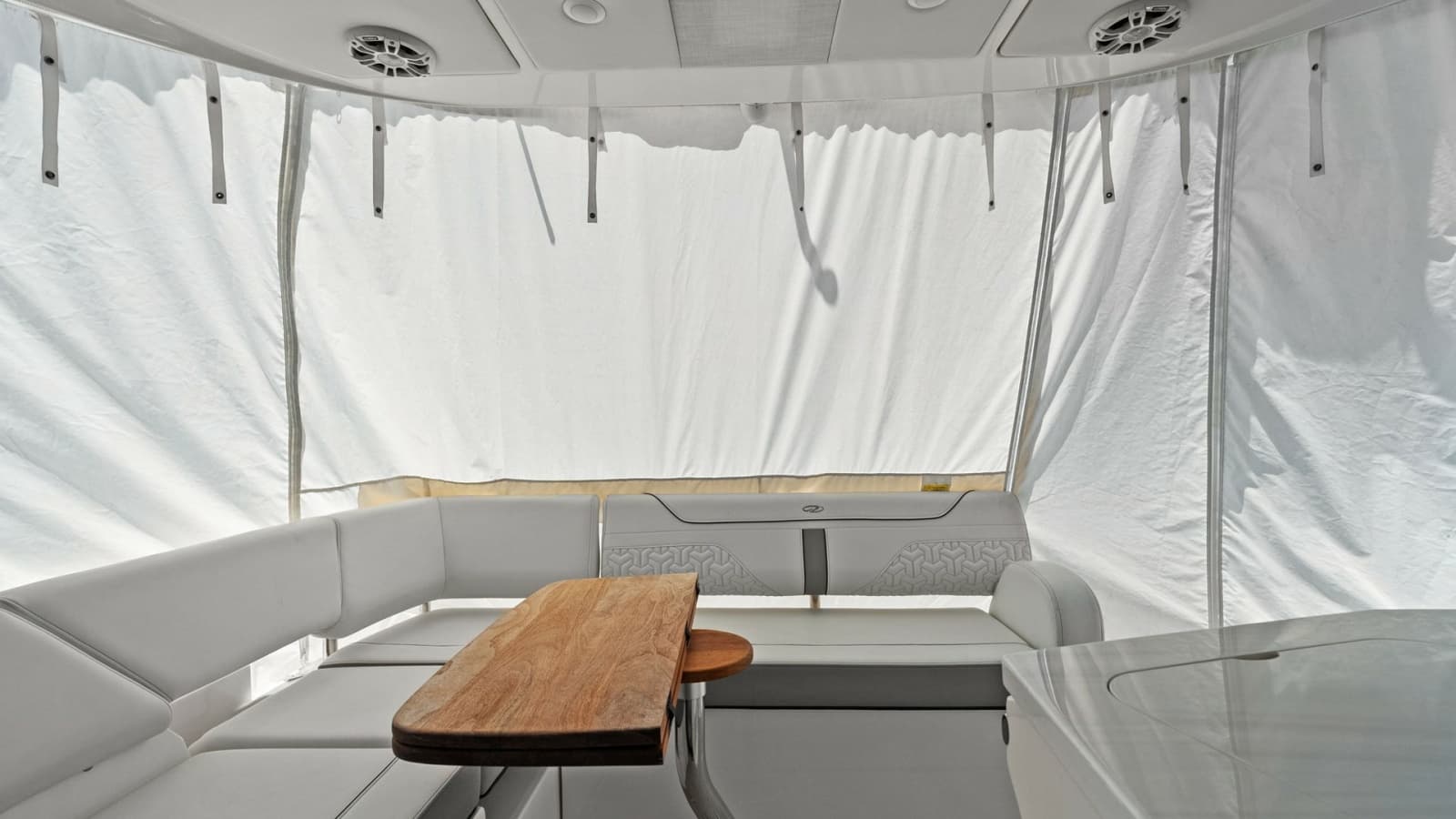 2025 Regal 38 XO - Photo 16