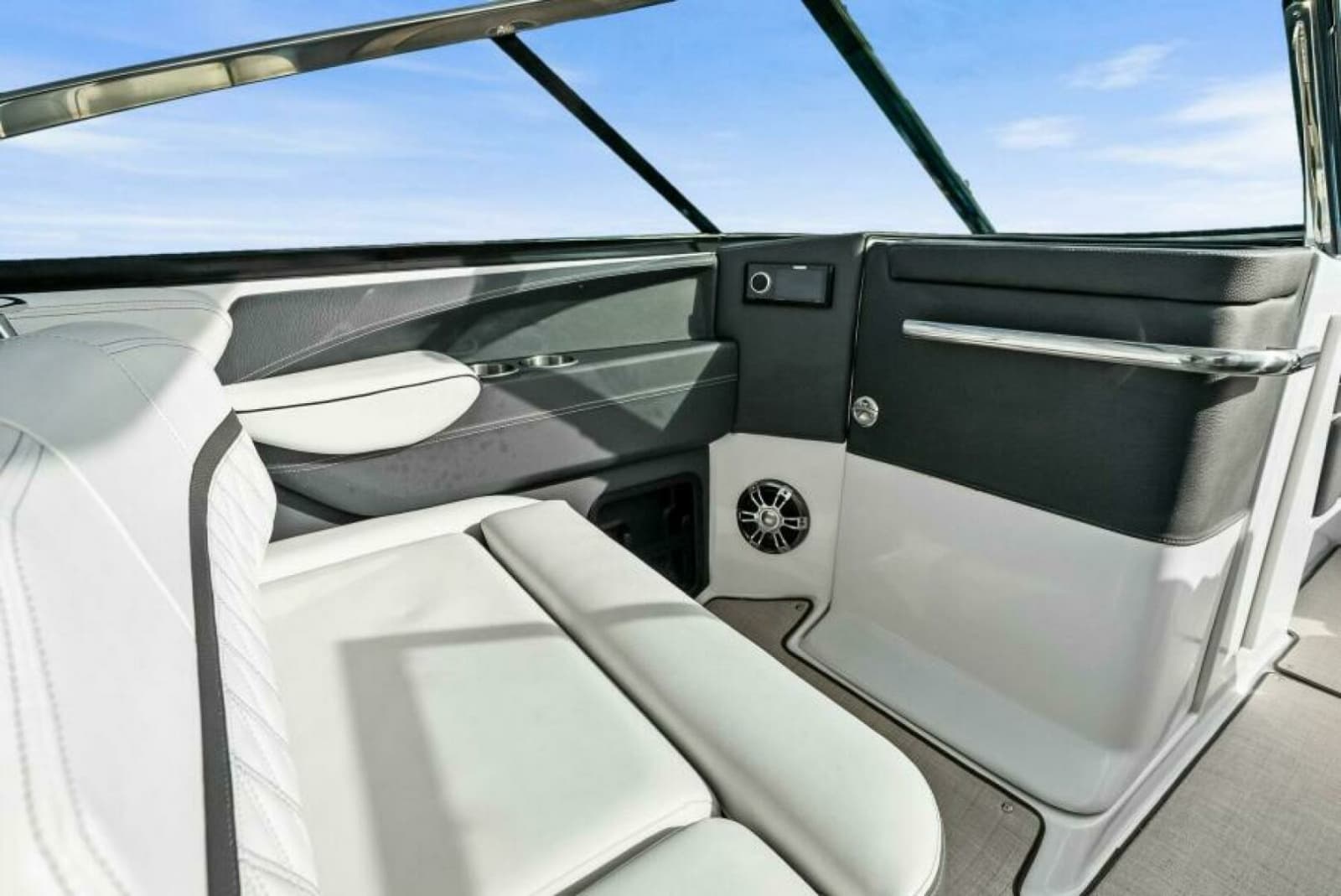 2023 Regal 29 OBX - Photo 19