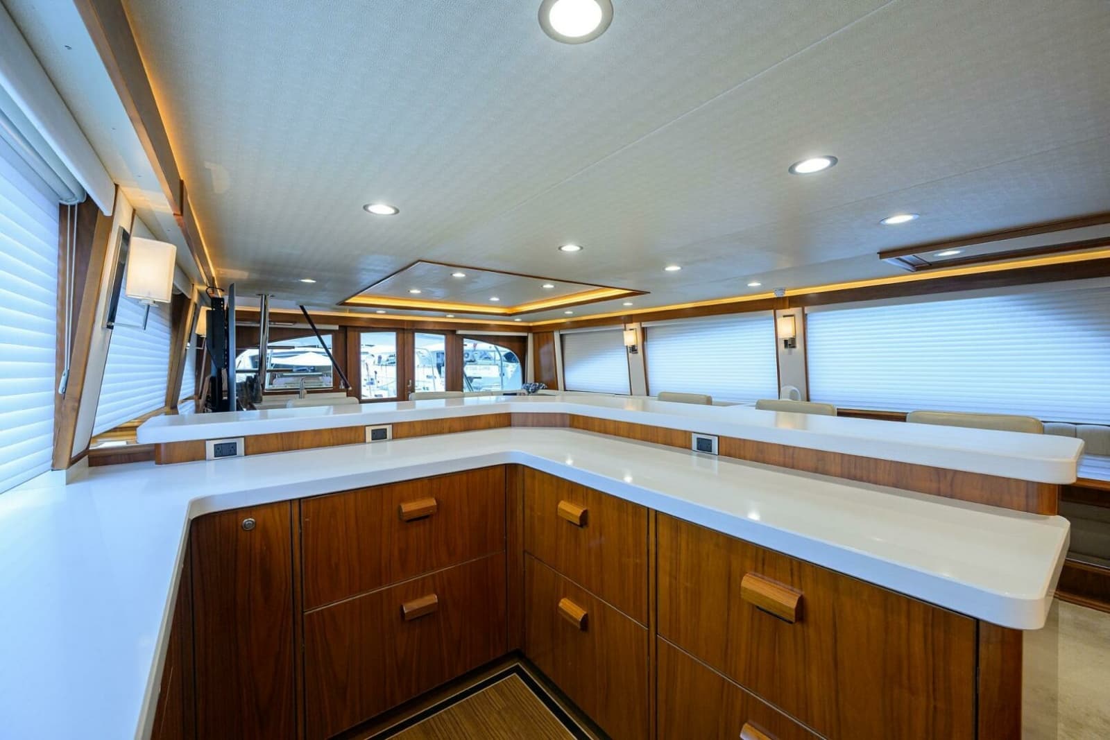 2017 Viking 92 Enclosed Bridge - Photo 41