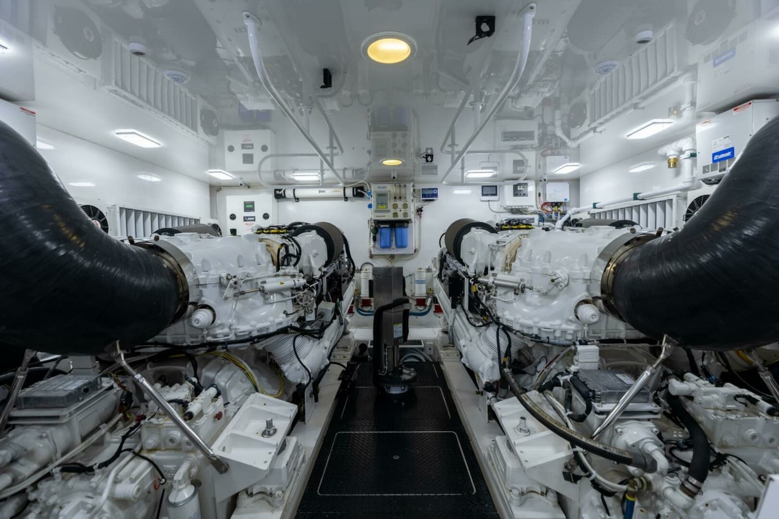 2013 Viking 76 Convertible - Photo 82