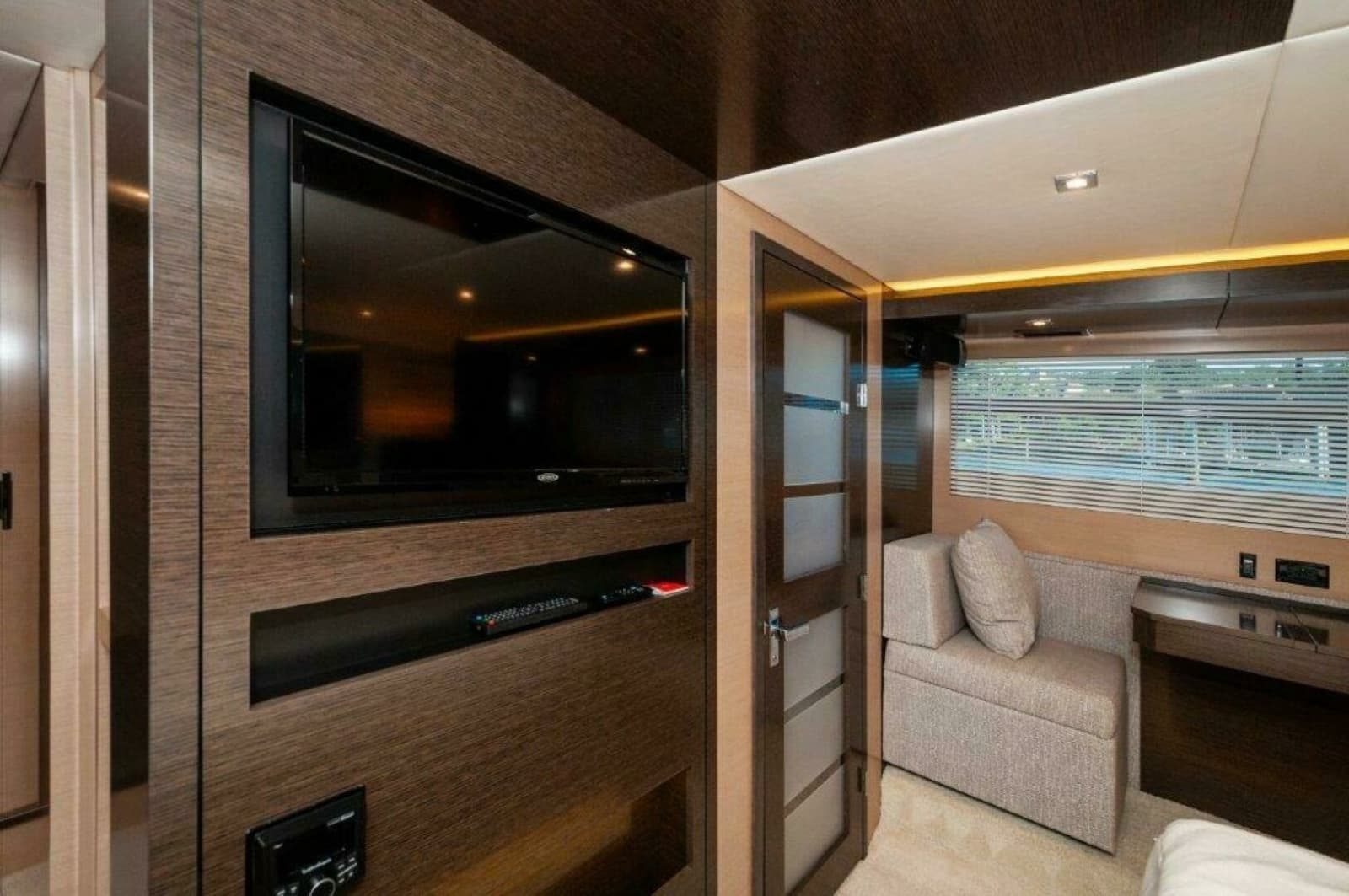 2019 Cruisers Yachts 60 Cantius - Photo 18