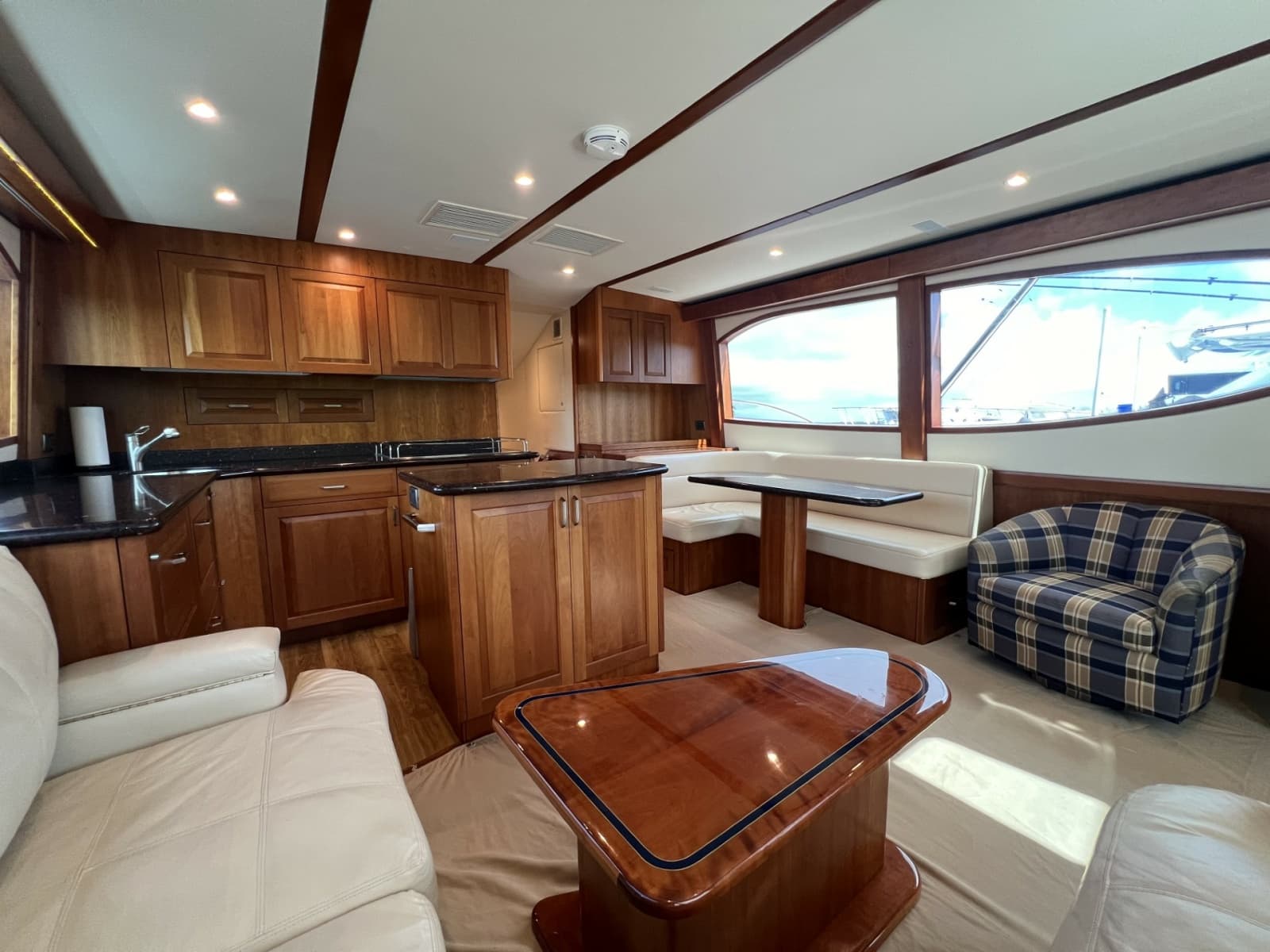 2013 Hatteras GT 54 - Photo 17
