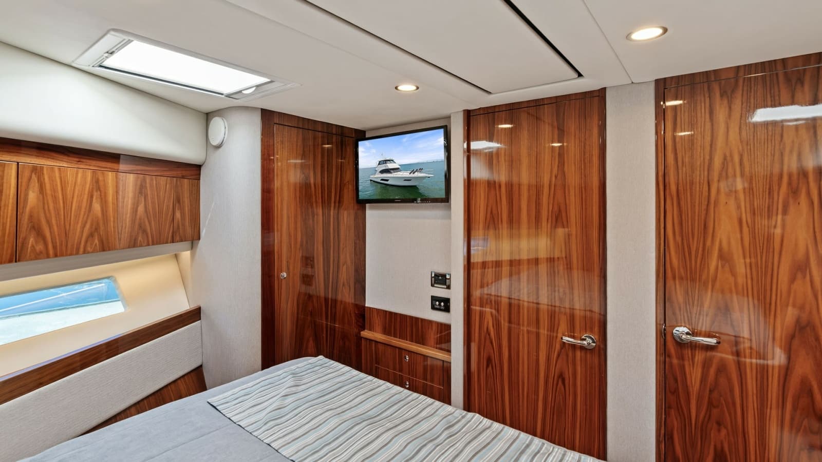 2021 Riviera 57 Enclosed Bridge - Photo 72