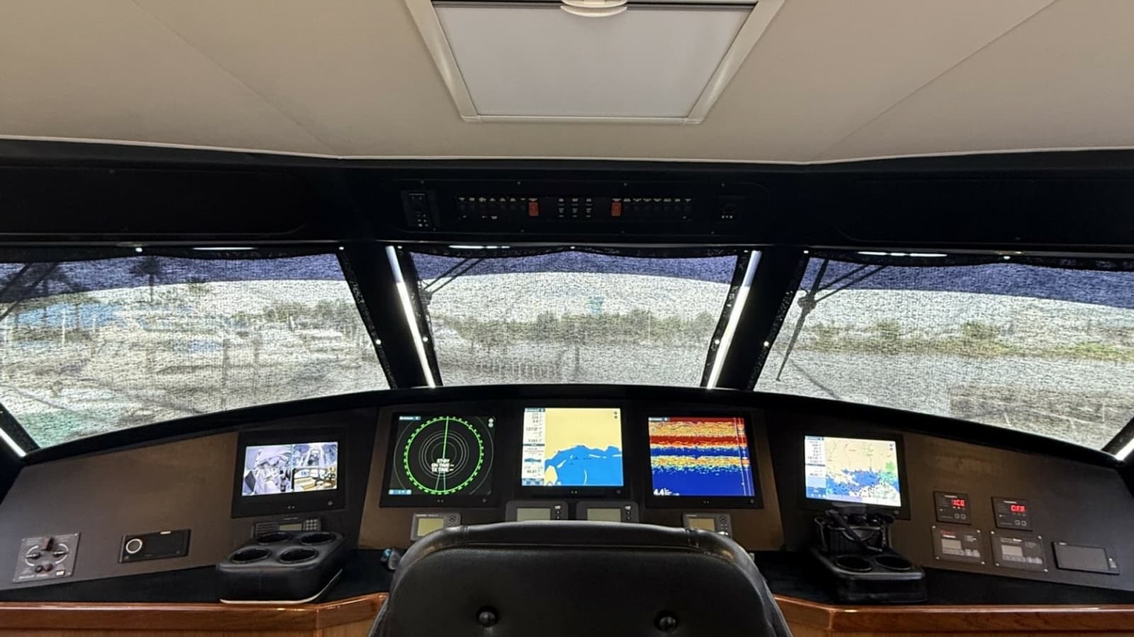 2007 Viking 64 Enclosed Bridge - Photo 33