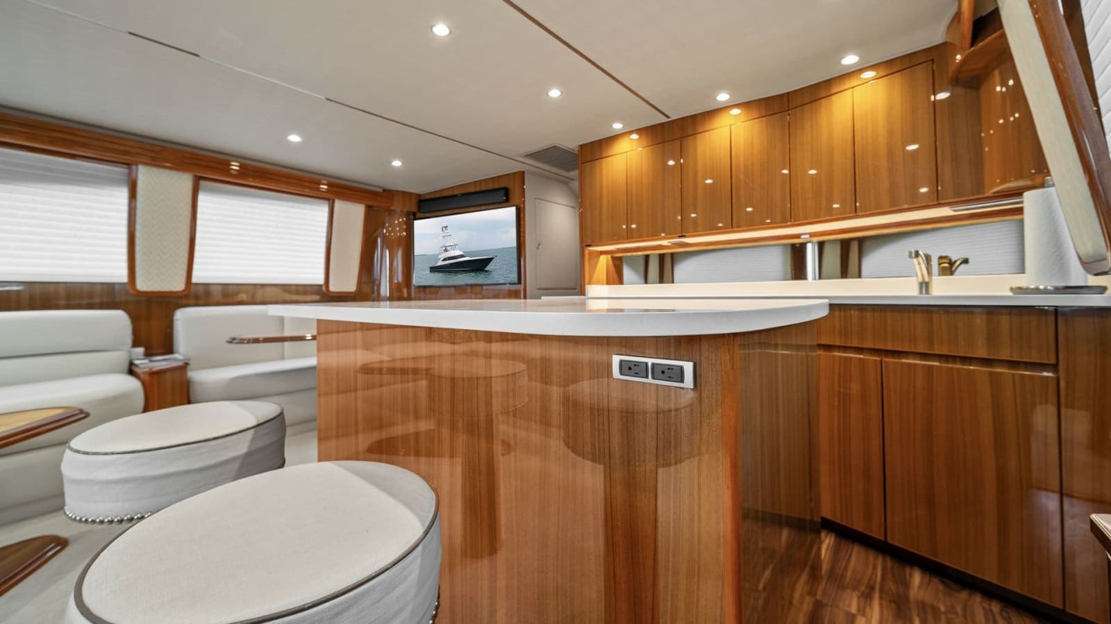 2015 Viking 55 Convertible - Photo 24