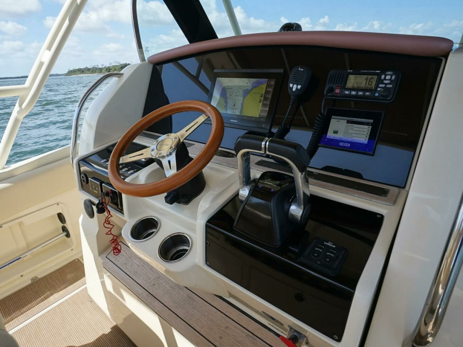 2018 Chris-Craft Catalina 34 - Photo 10