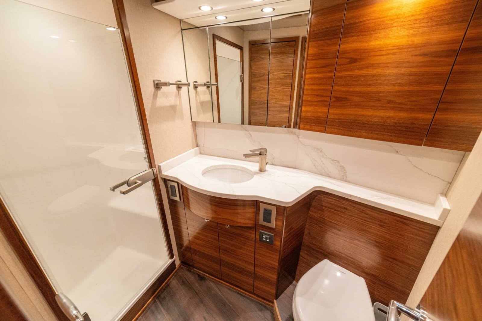 2025 Viking 58 Convertible - Photo 26