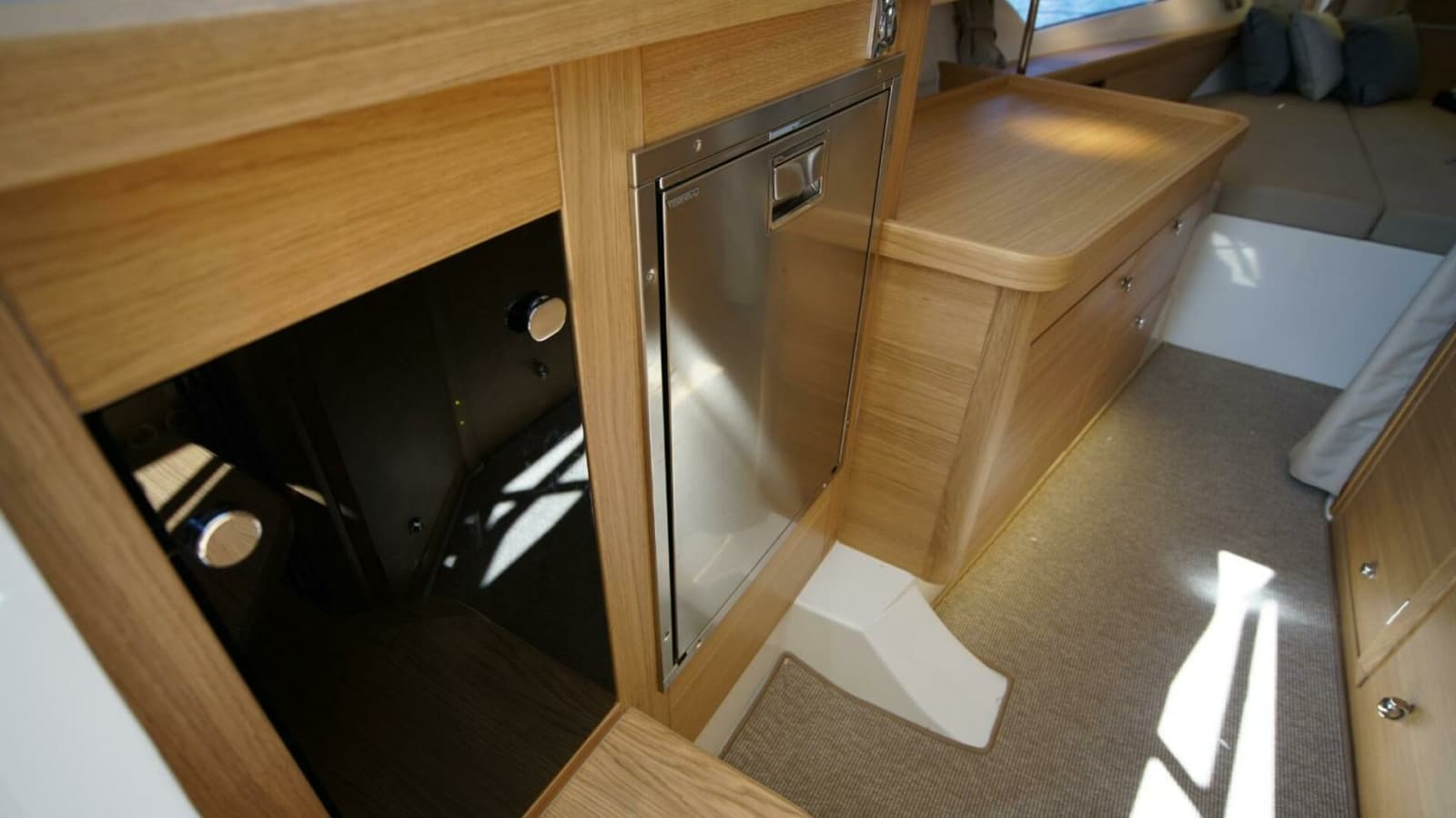 2025 Nimbus Tender 11 - Photo 22