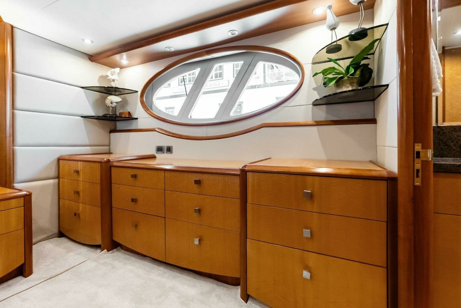 2006 Lazzara Yachts 84 Skylounge - Photo 107