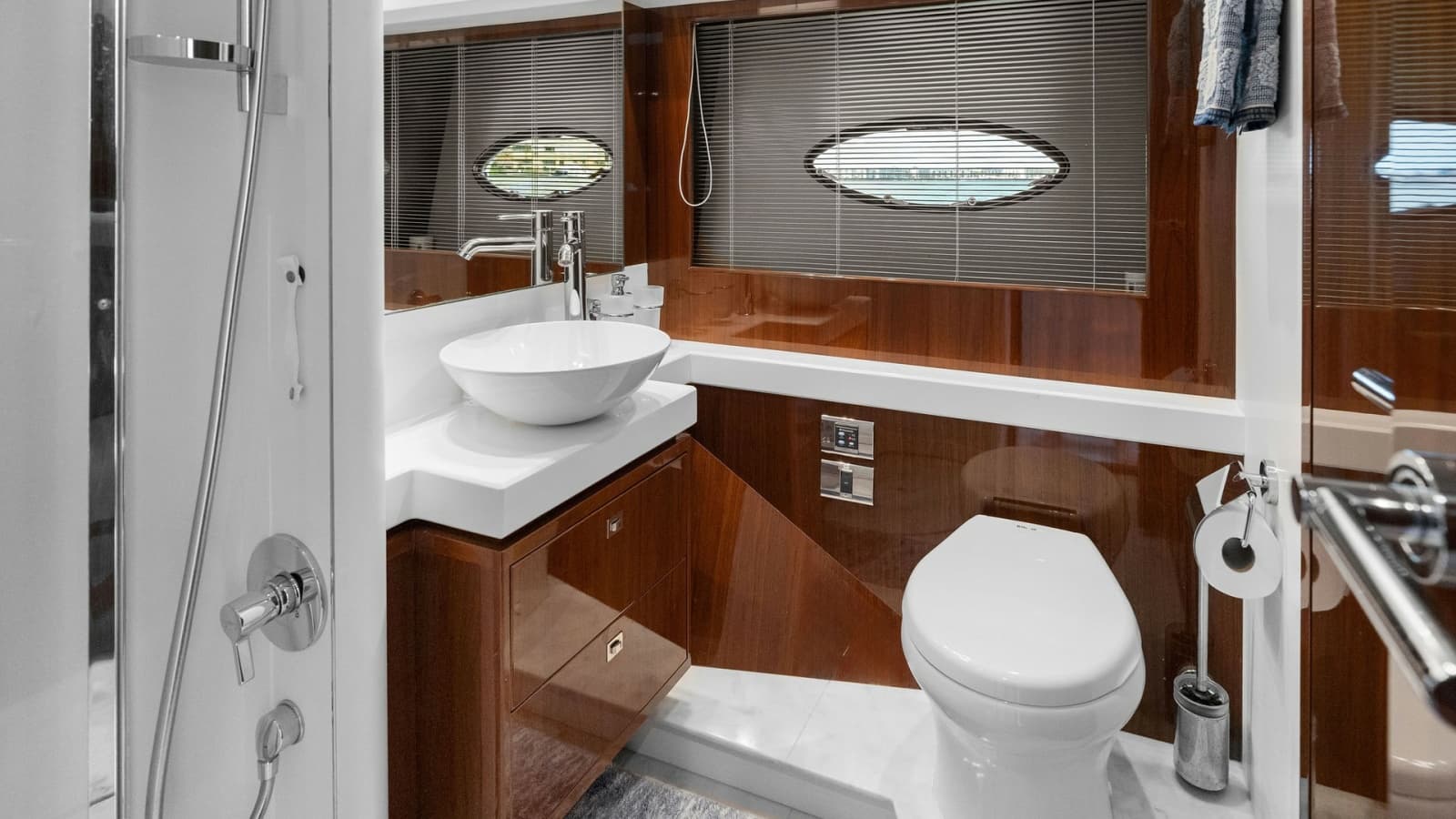 2016 Princess 64 Flybridge - Photo 52