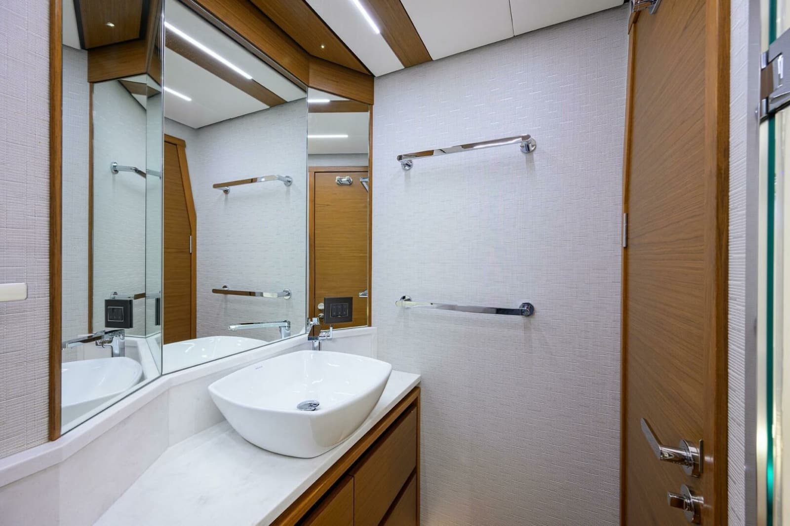2023 Tiara Yachts C49 - Photo 24