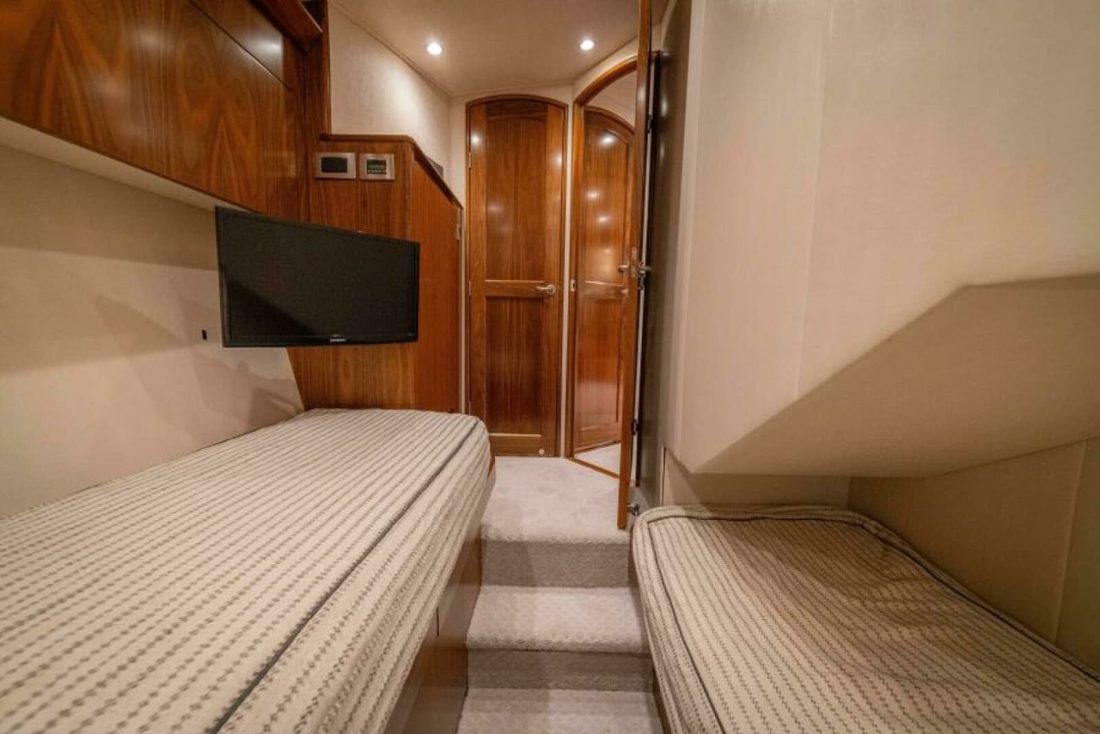 2017 Viking 62 Convertible - Photo 26