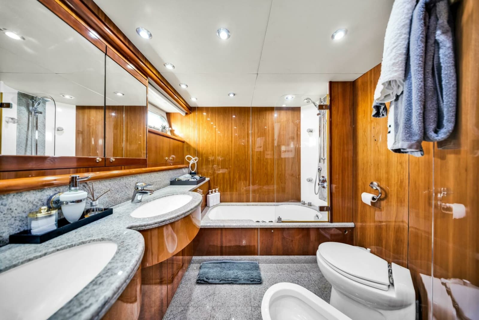 2003 Sunseeker 94 Motor Yacht - Photo 21
