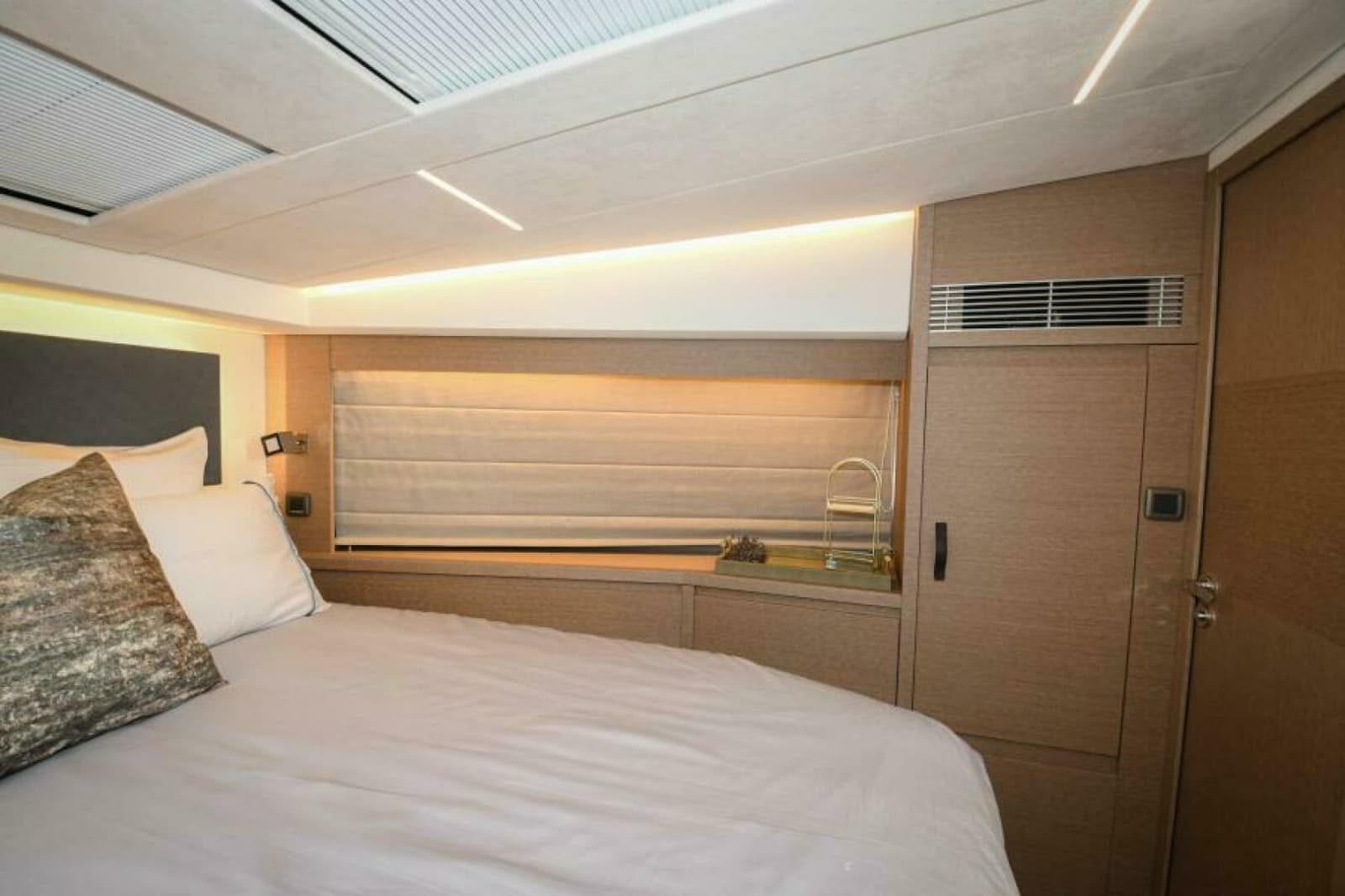 2023 Prestige 520 Flybridge - Photo 15