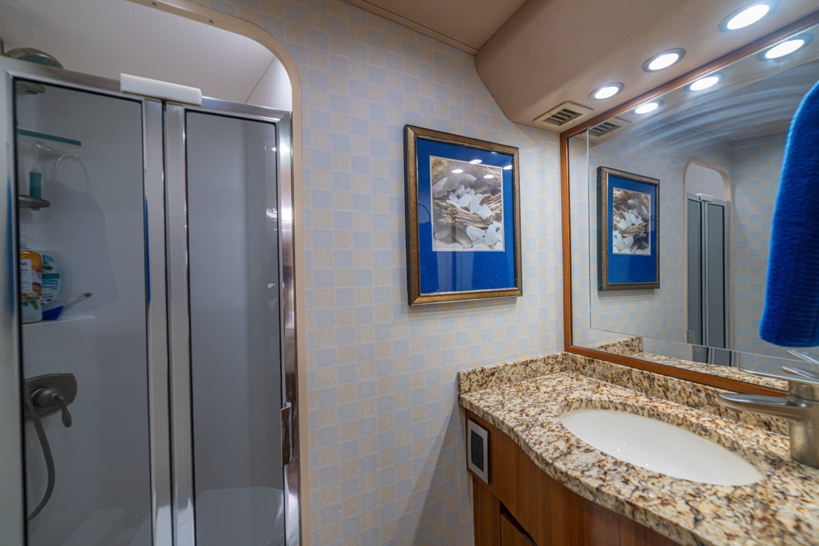 2012 Viking 60 Convertible - Photo 44