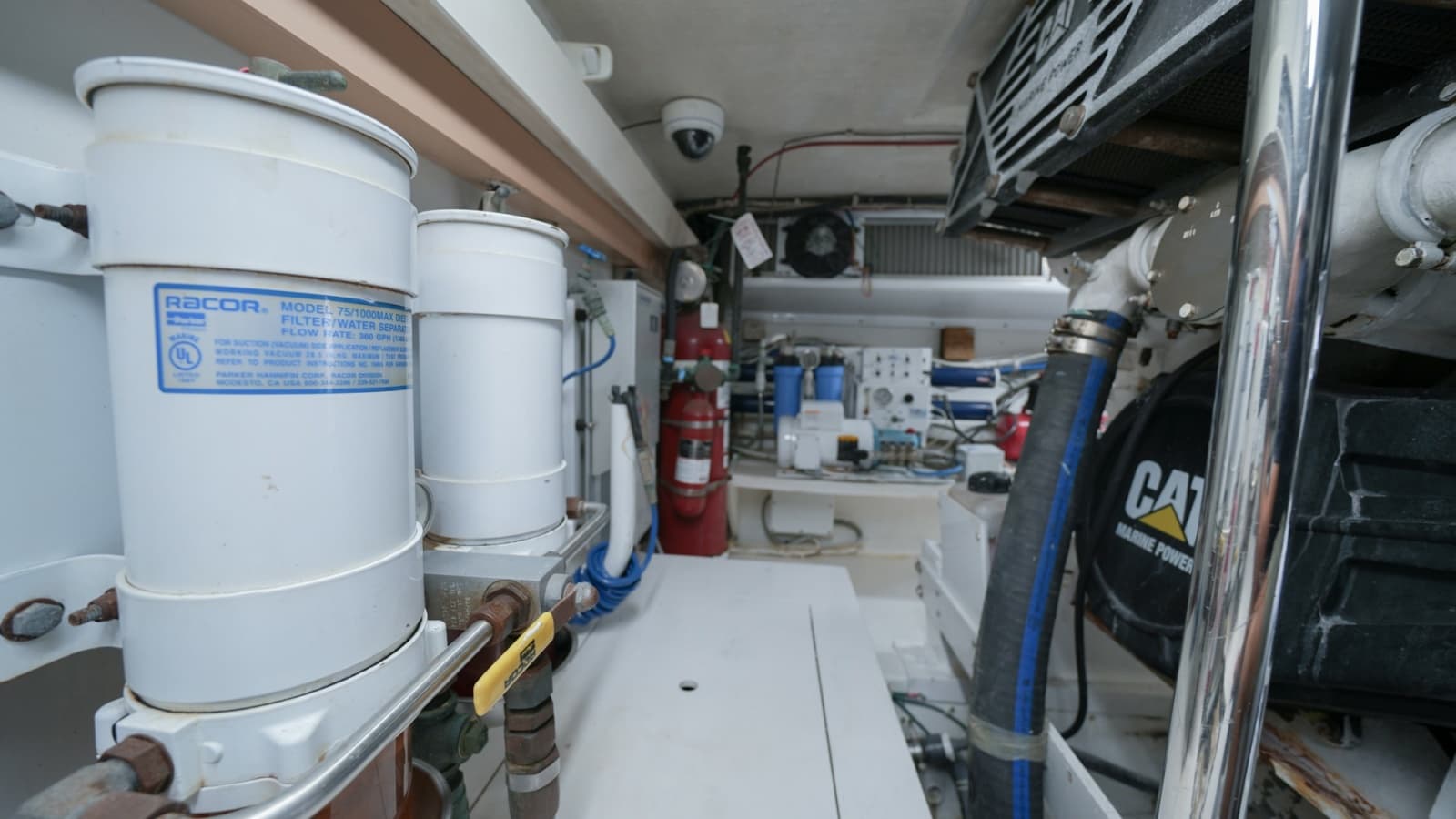 2001 Hatteras 60 Convertible - Photo 23