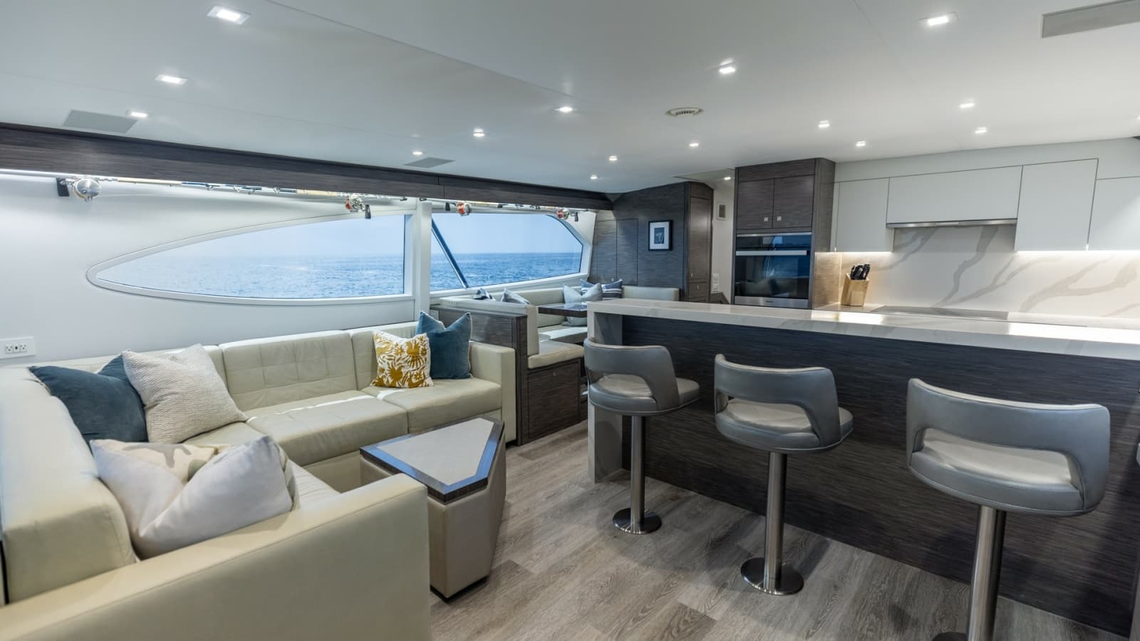 2021 Hatteras 65 GT - Photo 10