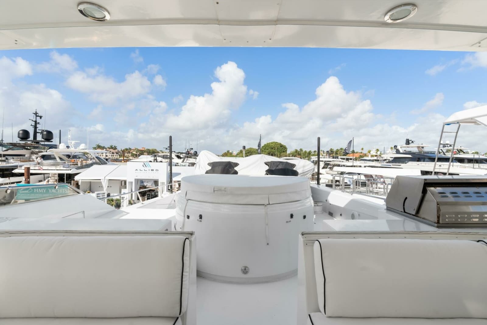2005 Hatteras 100 Motor Yacht - Photo 31