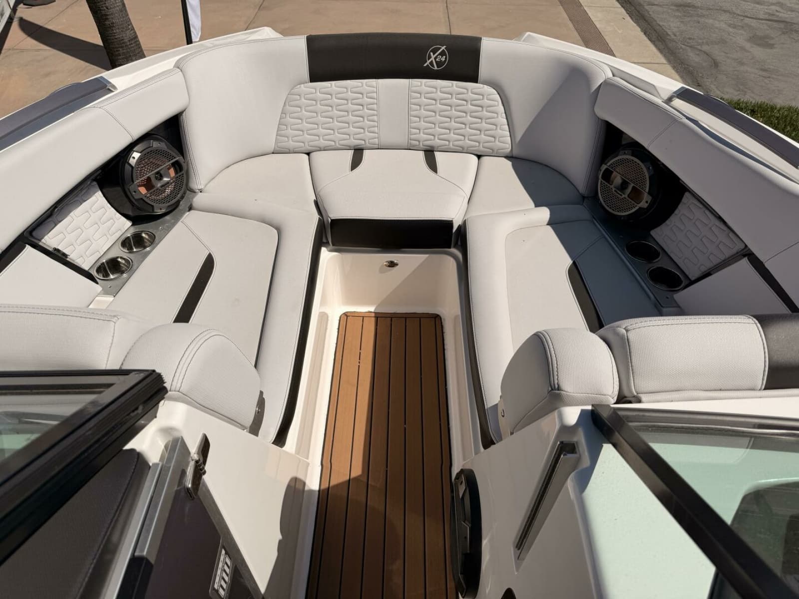 2021 Mastercraft X24 - Photo 3